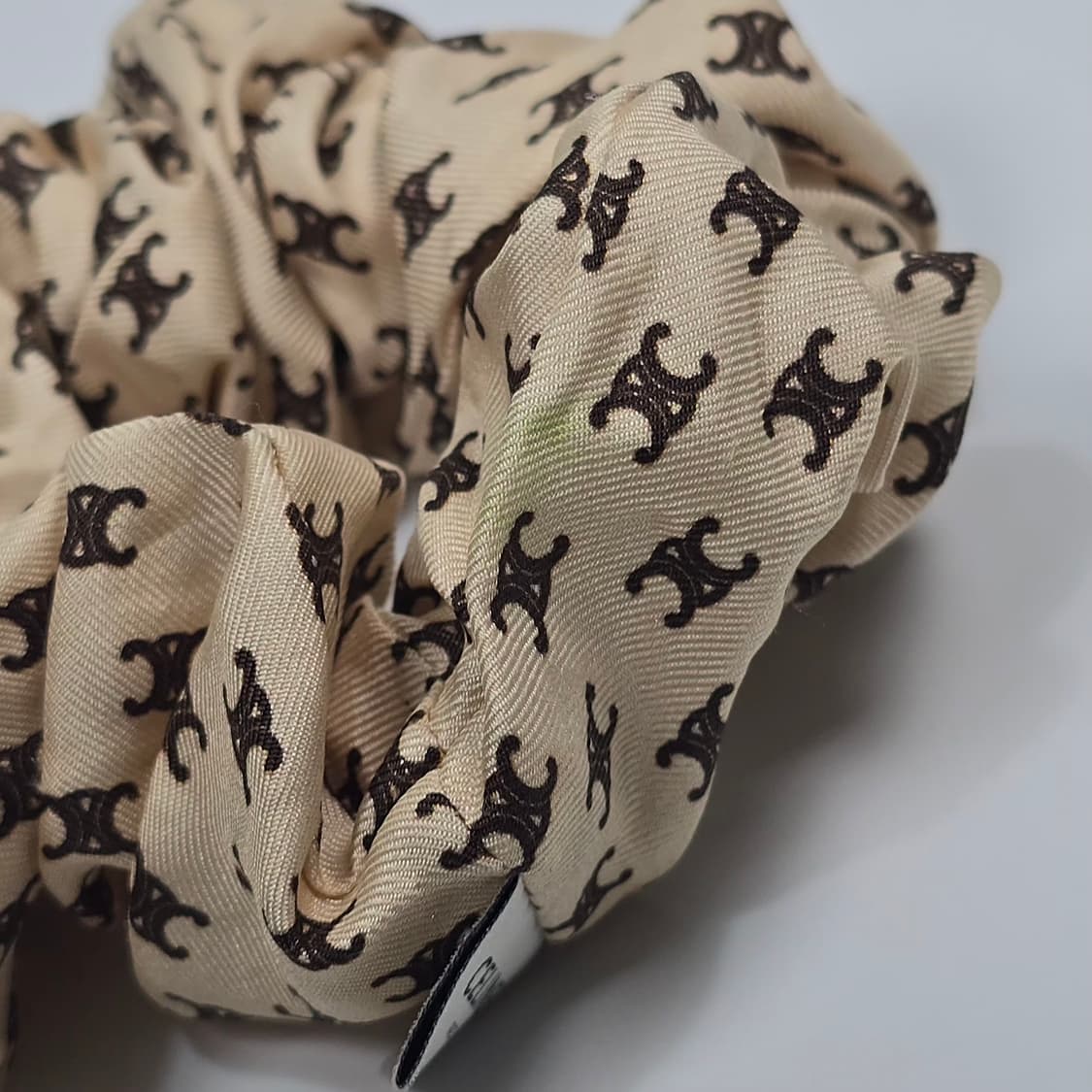 셀린느 트리오페 로고 실크 스크런치 상품이미지6