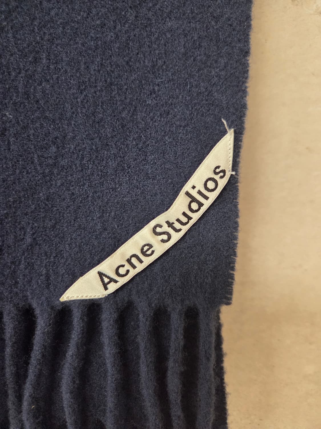 아크네 스튜디오 캐나다 내로우 네이비 머플러 스카프 (사선탭) 상품이미지2