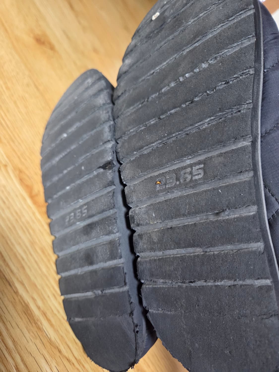 23.65 블랙 패딩 베어 슬리퍼 상품이미지4