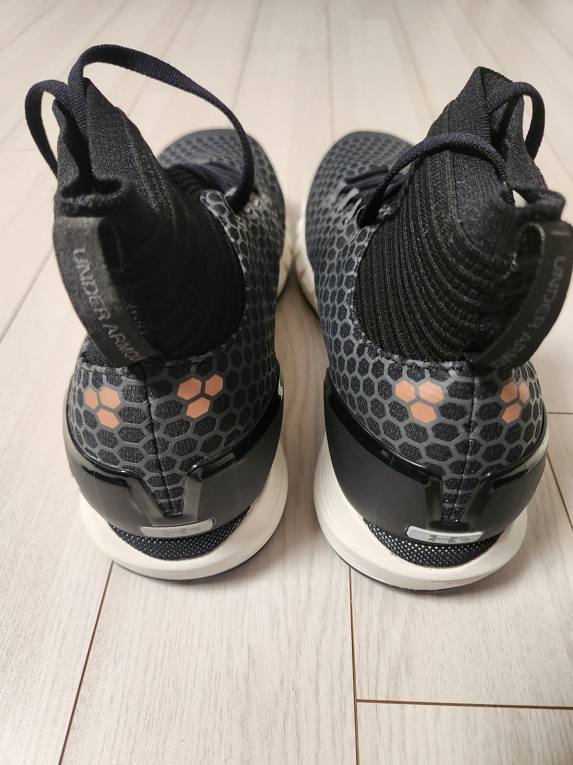 새상품급)언더아머 러닝화 UA 호버 리액터 미드 3020313-001 운 상품이미지3