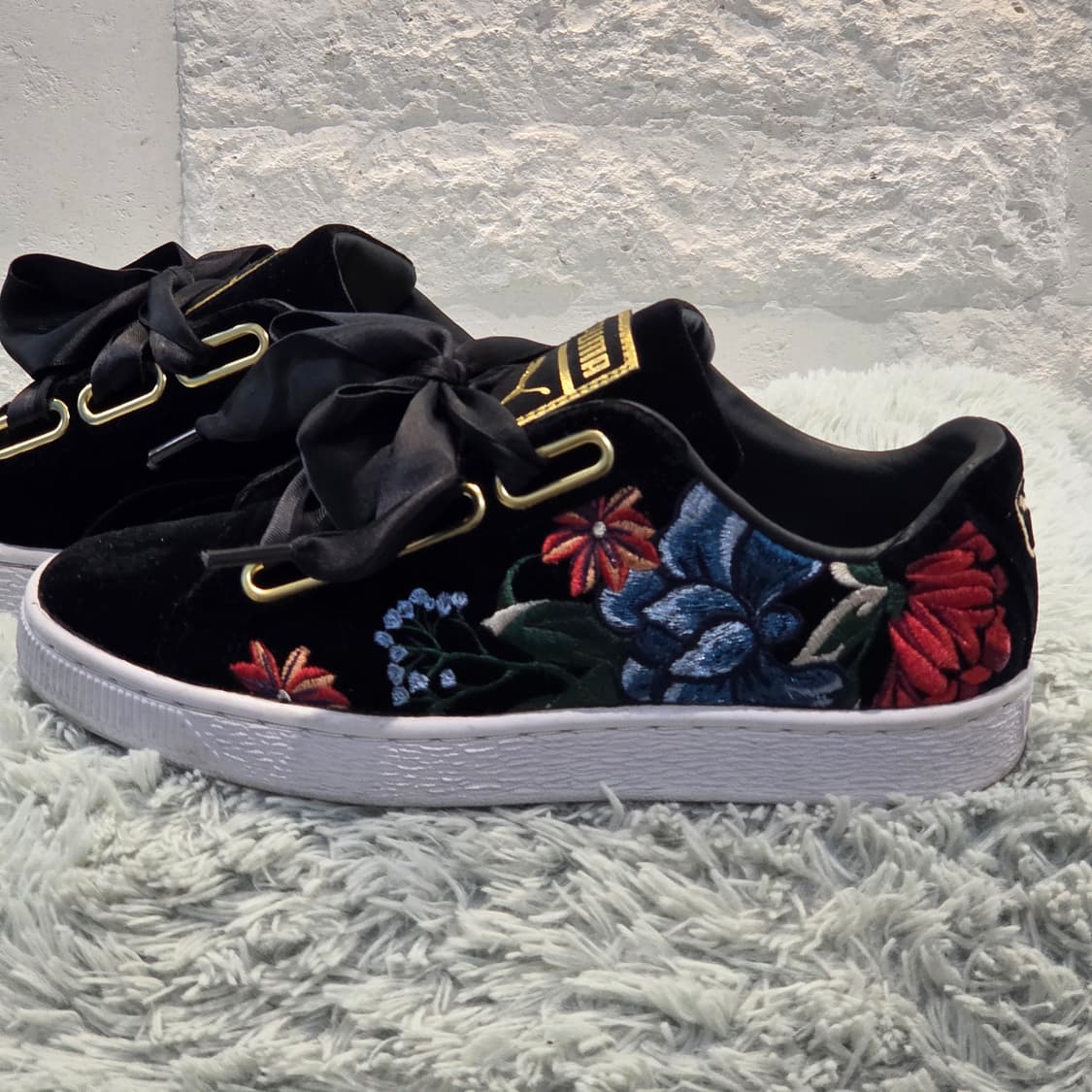 7q-6:푸마 벨벳 플라워 자수 스니커즈 (22cm)-거의새거 상품이미지2