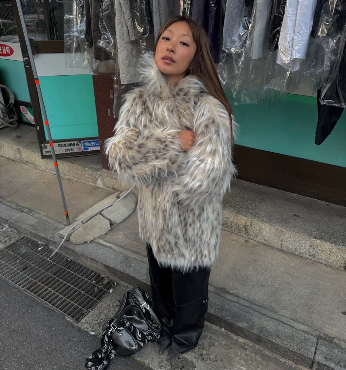 썬번프로젝트 리버시블 퍼 무스탕 베이지 상품이미지4