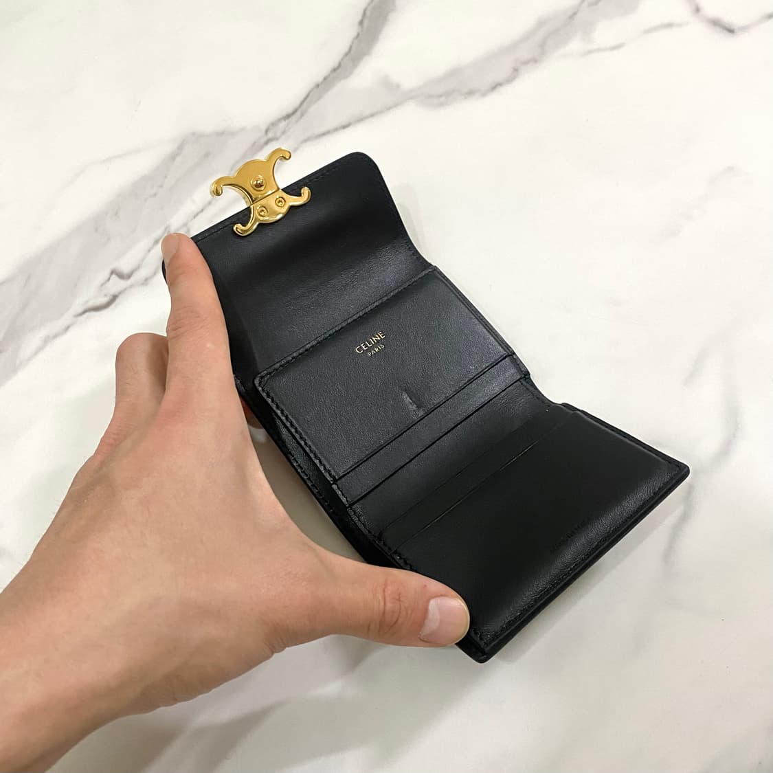 셀린느 컴팩트 월렛 코인 트리옹프 샤이니 카프스킨 여성 반지갑 블랙 정품 상품이미지6