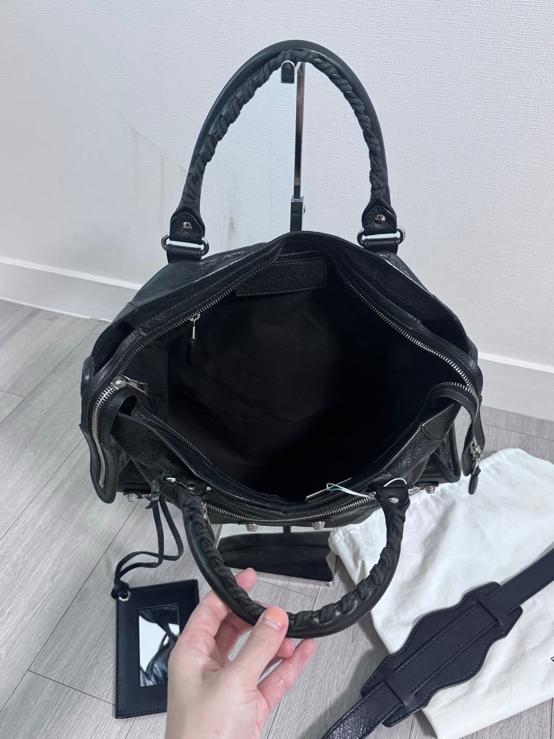 Balenciaga 발렌시아가 모터백 시티백 은장 블랙 스몰 상태 A- 상품이미지2
