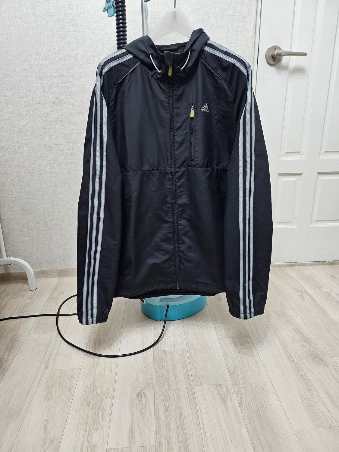(105~110)XL ☆초희귀☆ 아디다스 에센셜 [검실그레이] 바람막이 상품이미지1