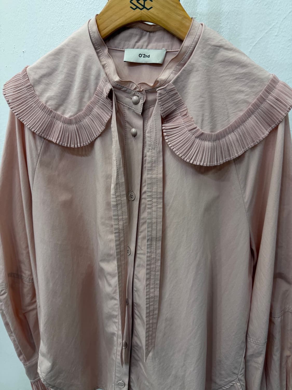 정품) O2ND 오즈세컨 한섬 20ss 프릴 장식 셔츠 76 상품이미지4