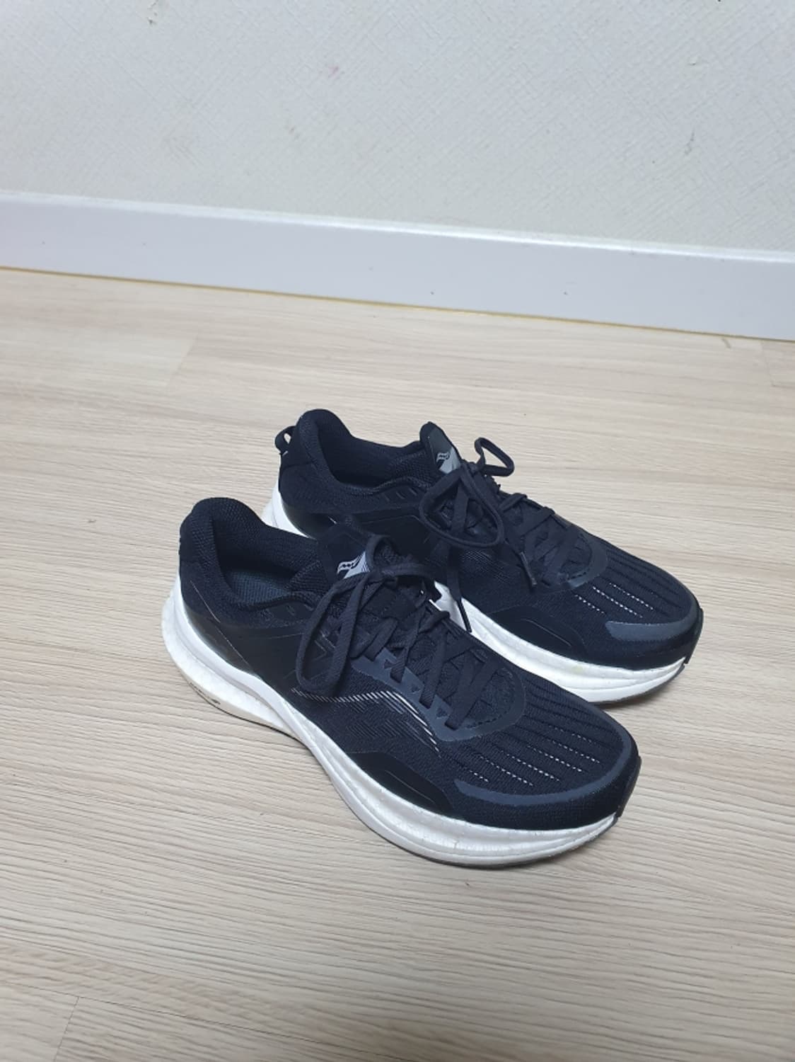 써코니 템퍼스 러닝화 270 상품이미지2