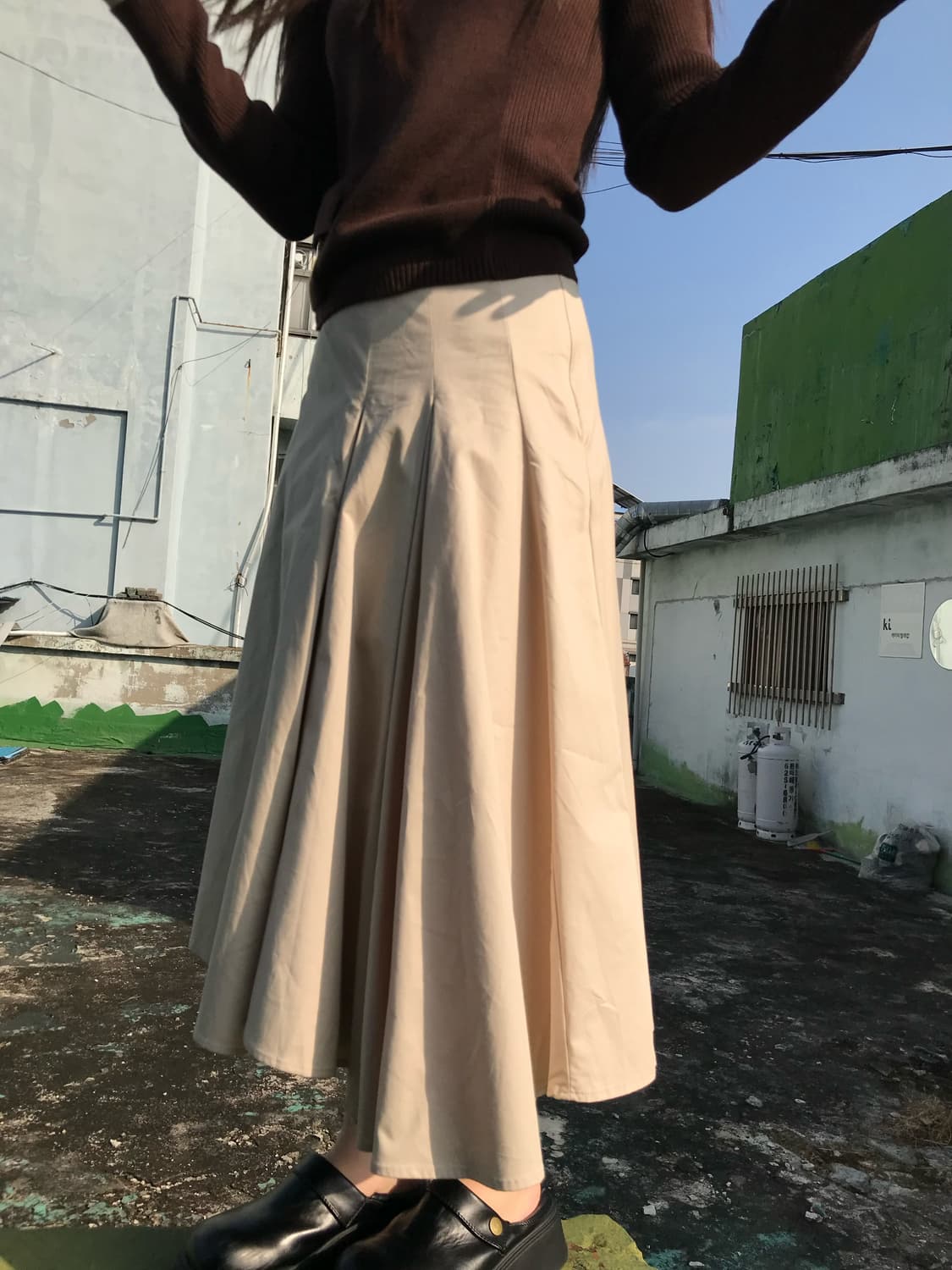 반틈 아이보리 스커트  상품이미지4