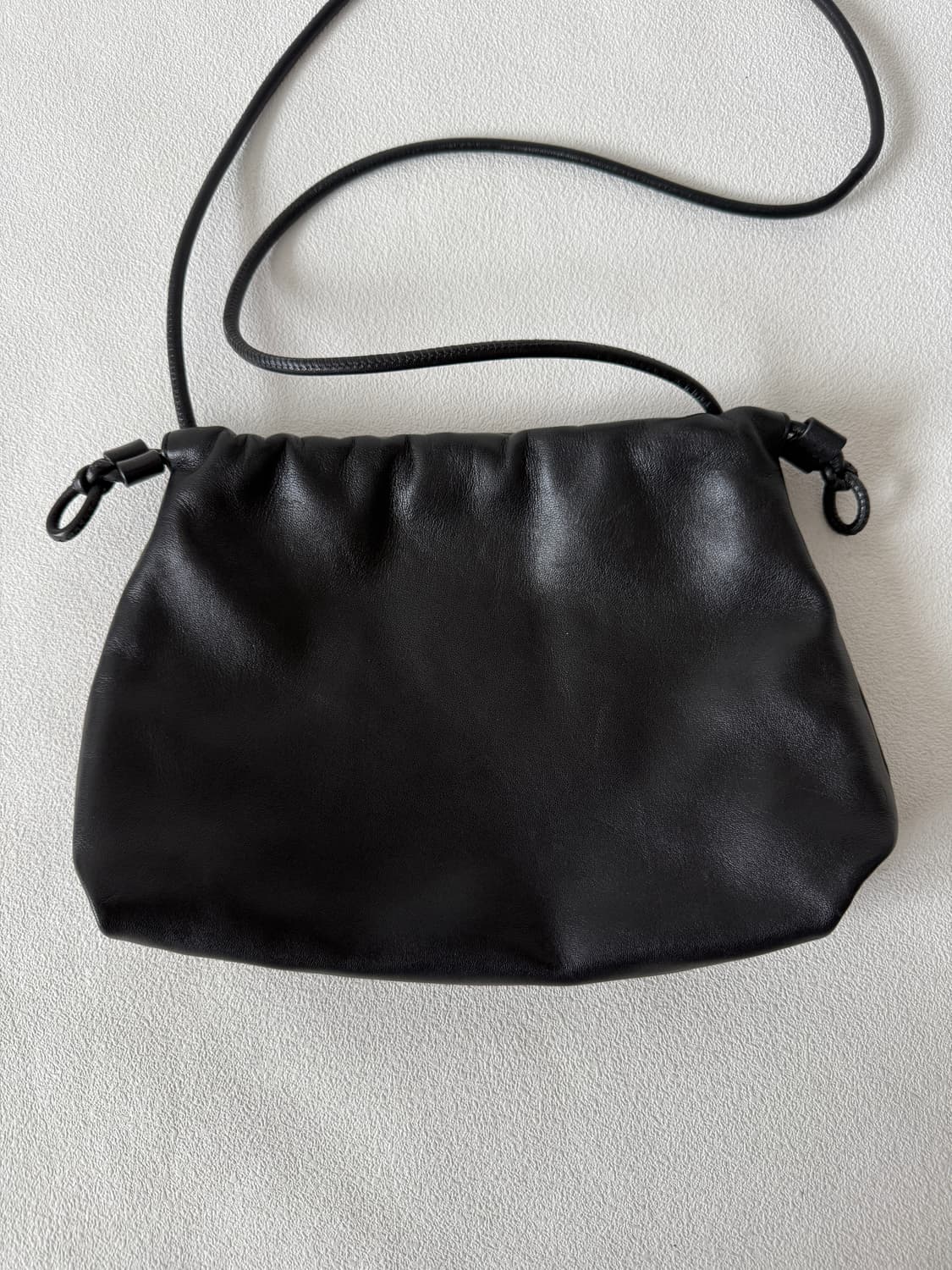 코스(COS) 레더 복조리백 상품이미지3