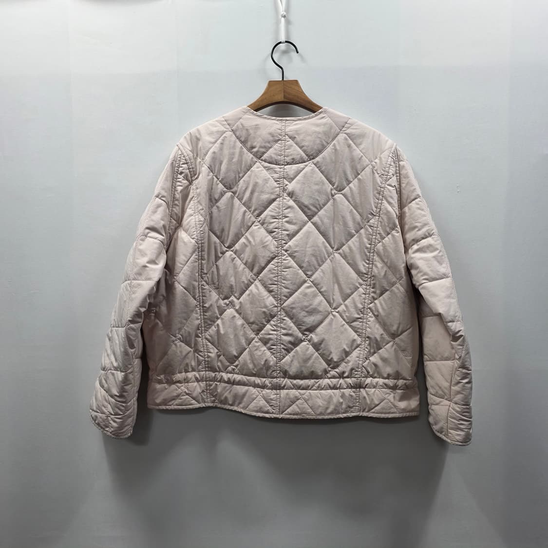 0712 [에스제이에스제이]한섬 리본 포인트 퀼팅자켓 23ss 상품이미지2