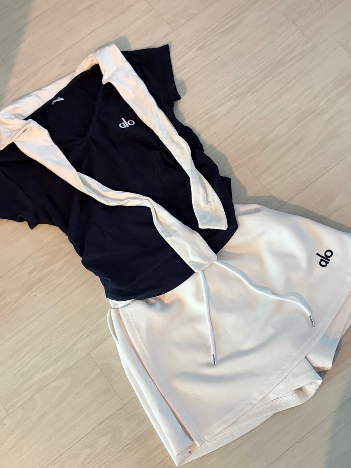 Alo 요가복 상하의 세트 네이비/화이트 상품이미지1