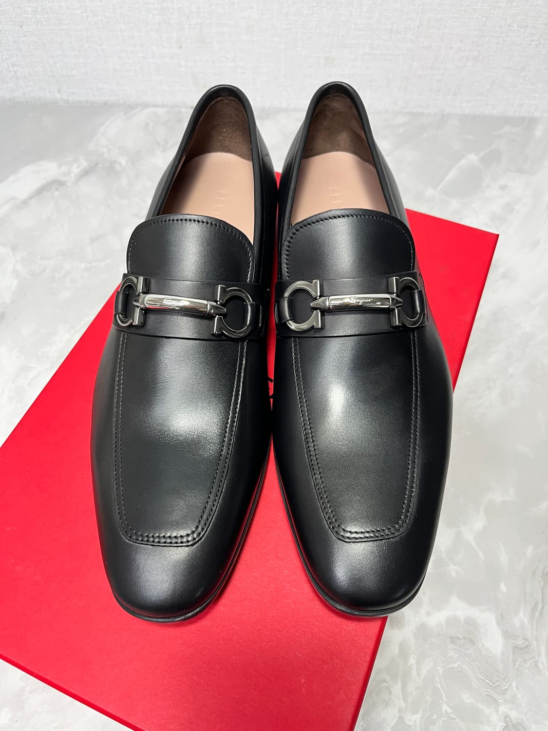 새상품)페라가모 남성 간치니 로퍼 블랙 7D (260추천) 상품이미지1