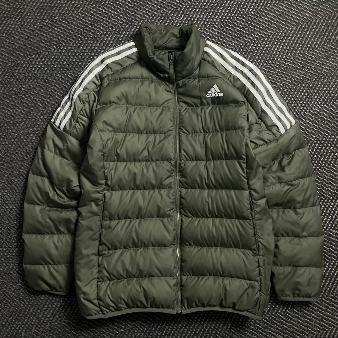 아디다스 우먼스 경량 덕 다운 푸퍼 패딩 카키o 4750 상품이미지1