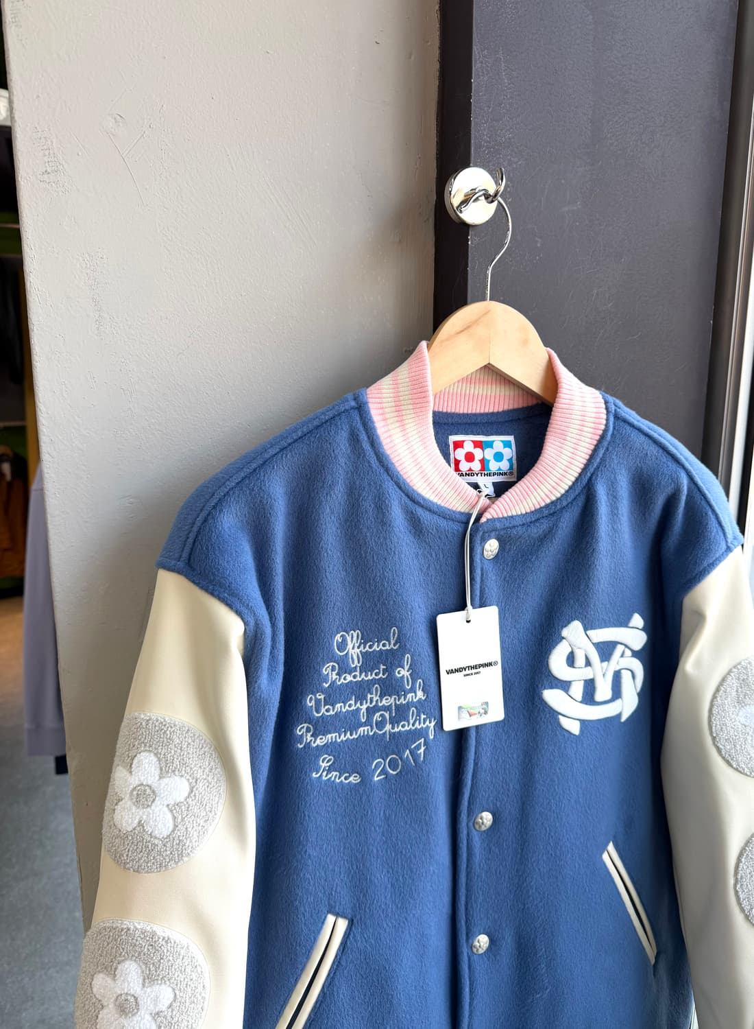 L/ 반디더핑크 x SM엔터 30주년 한정 바시티 자켓(새상품) 상품이미지4