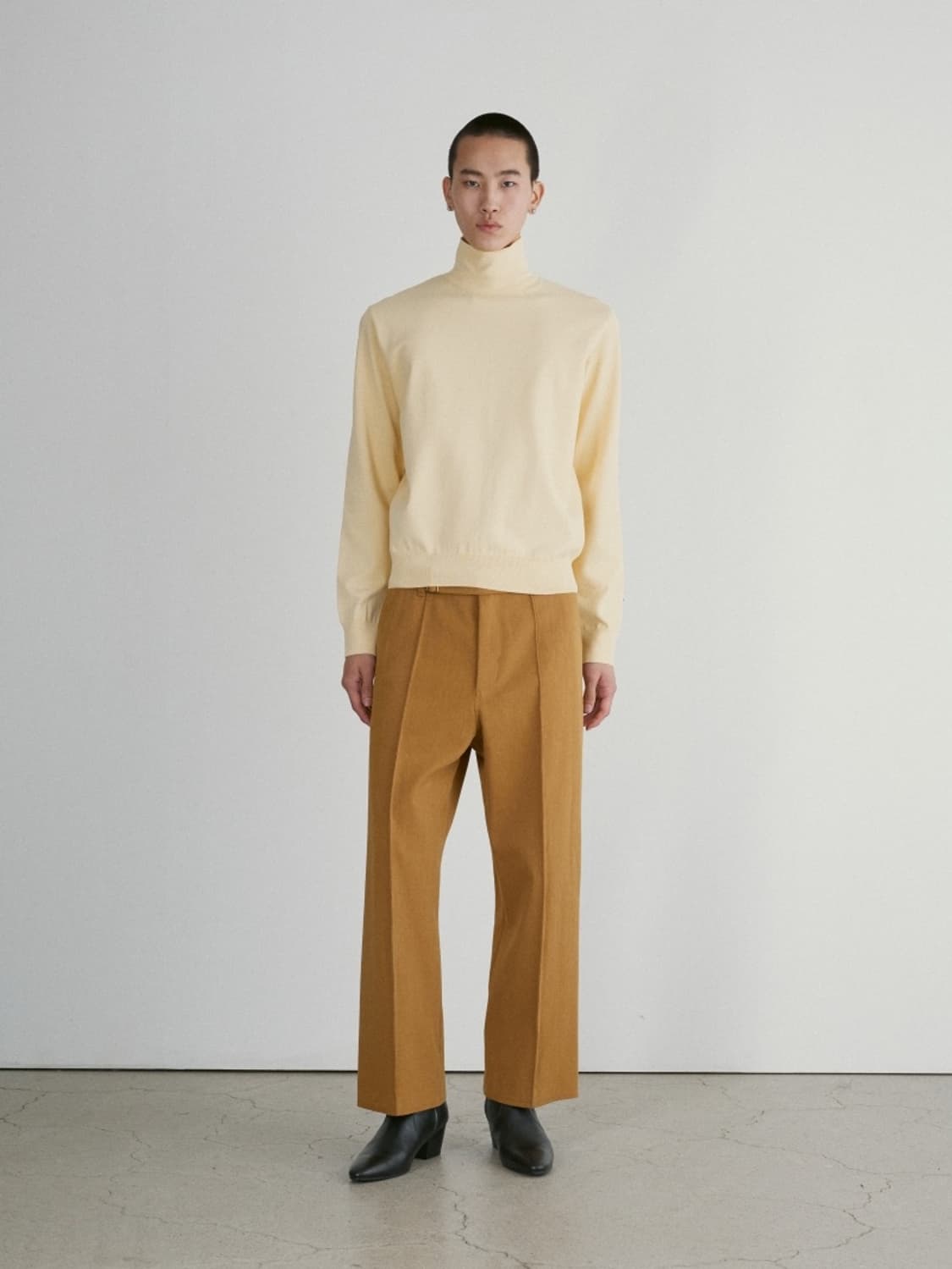 렉토 24FW 벨트 디테일 스트레이트핏 팬츠 베이지 상품이미지2