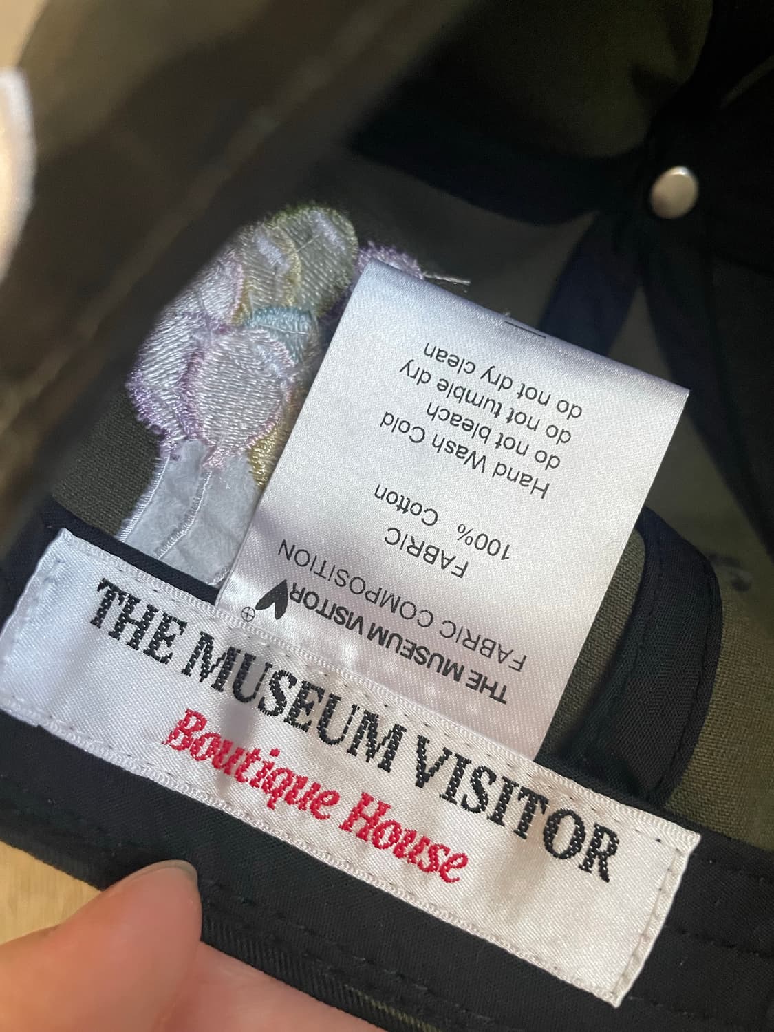 더뮤지엄비지터 모자 상품이미지4