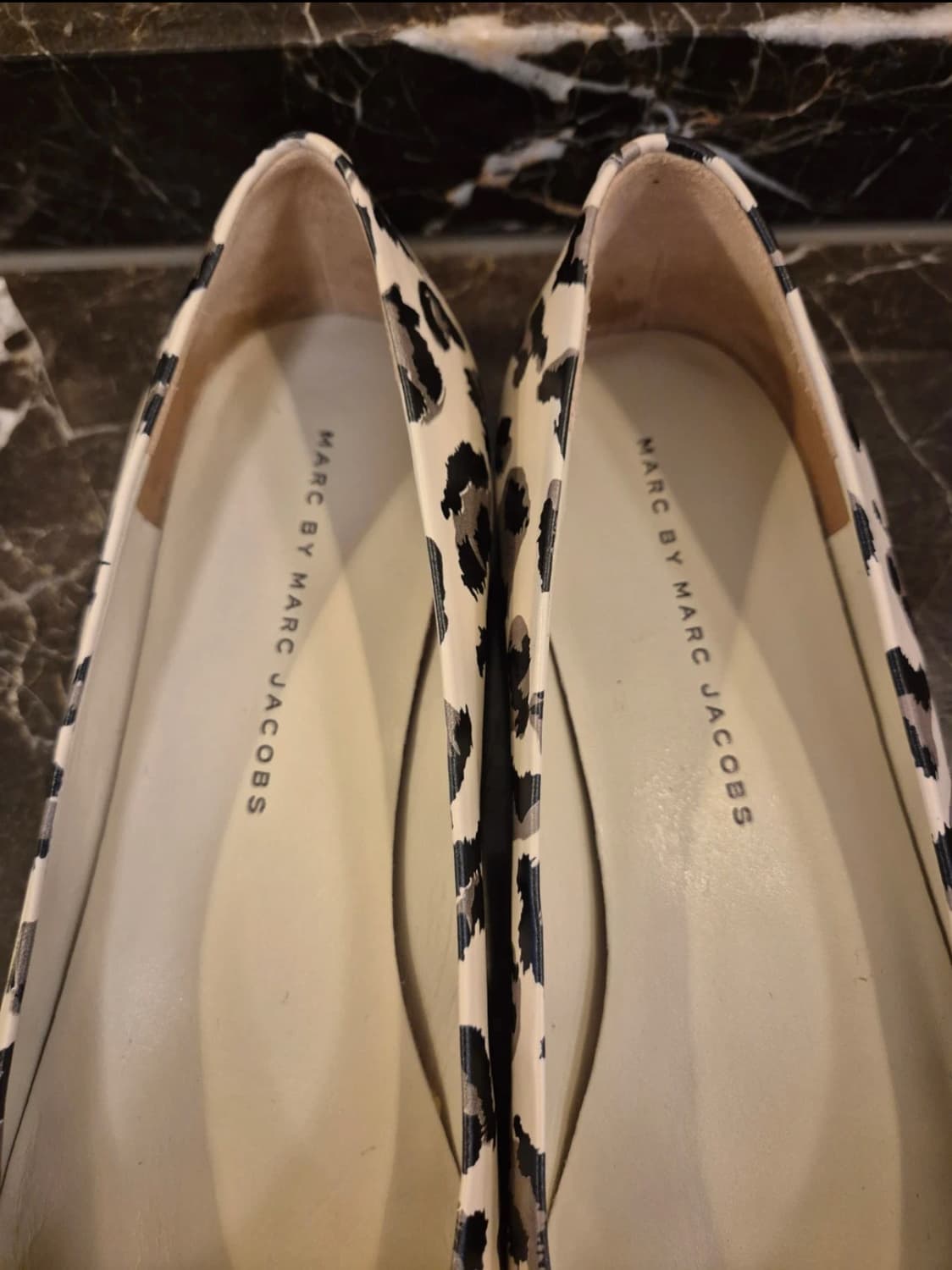 Marc jacobs 마크제이콥스 호피 가죽 플랫 슈즈 블랙 화이트  상품이미지3