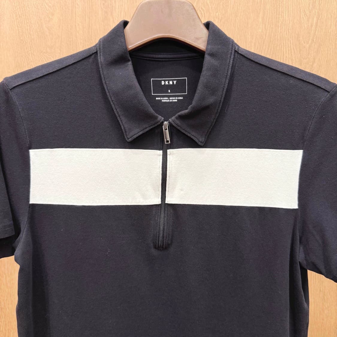 도나카란 하프 집업 PK 반팔 지퍼 디테일 화이트 가로 배색 상품이미지4