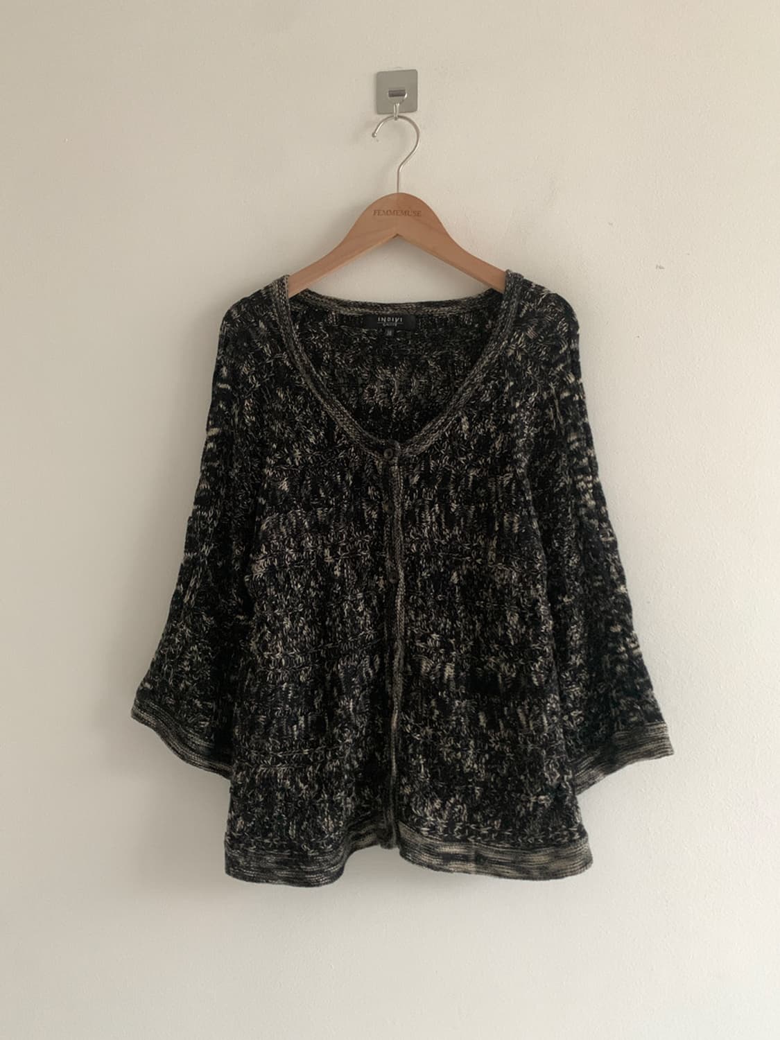 (Indivi)Black Warm Loose Cardigan 상품이미지1