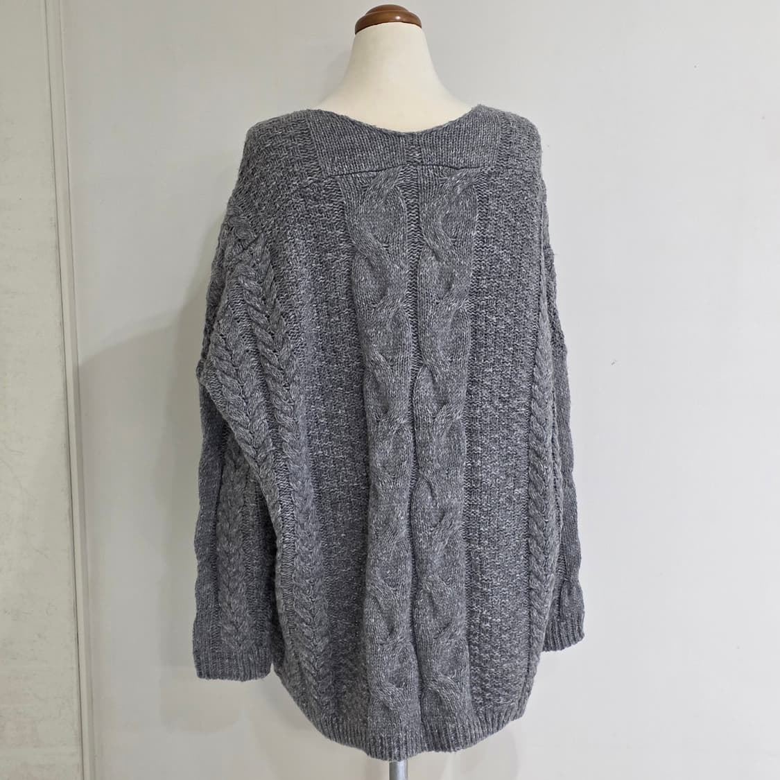 빈티지 그레이 빅사이즈 꽈배기 브이넥 니트 상품이미지2