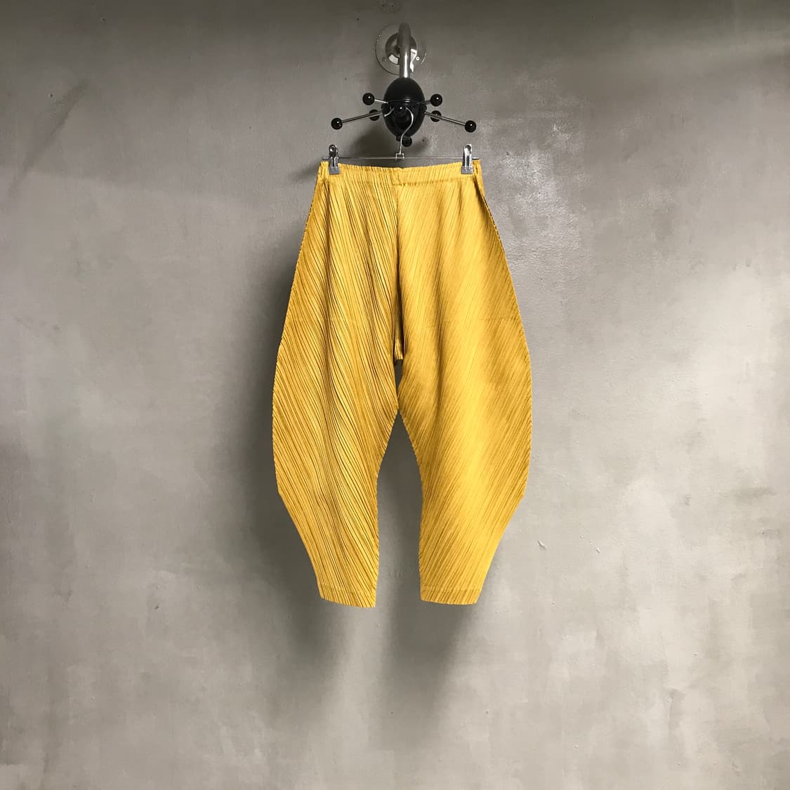이세이 미야케 플리츠 플리즈 팬츠 옐로 3(W) 상품이미지4