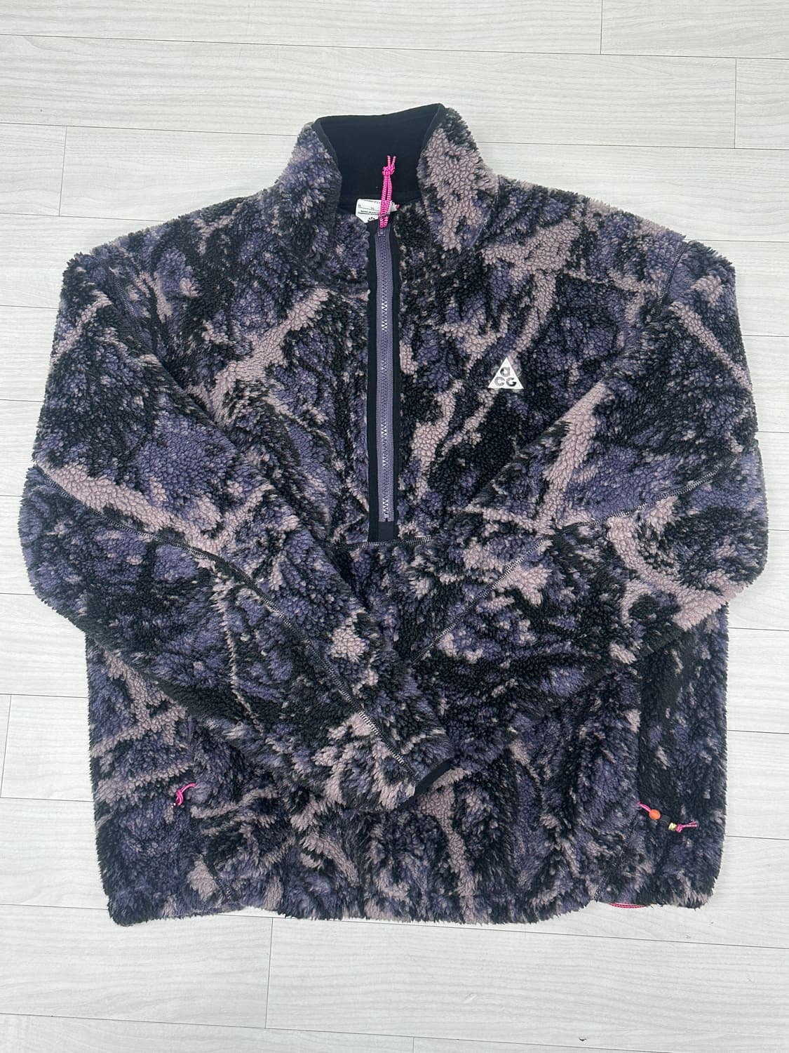 나이키 ACG 카모 플리스 아노락입니다 상품이미지1