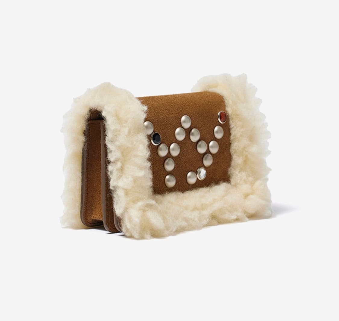 오픈 와이와이 마이크로 시어링 스터드 월렛 백 브라운 상품이미지3