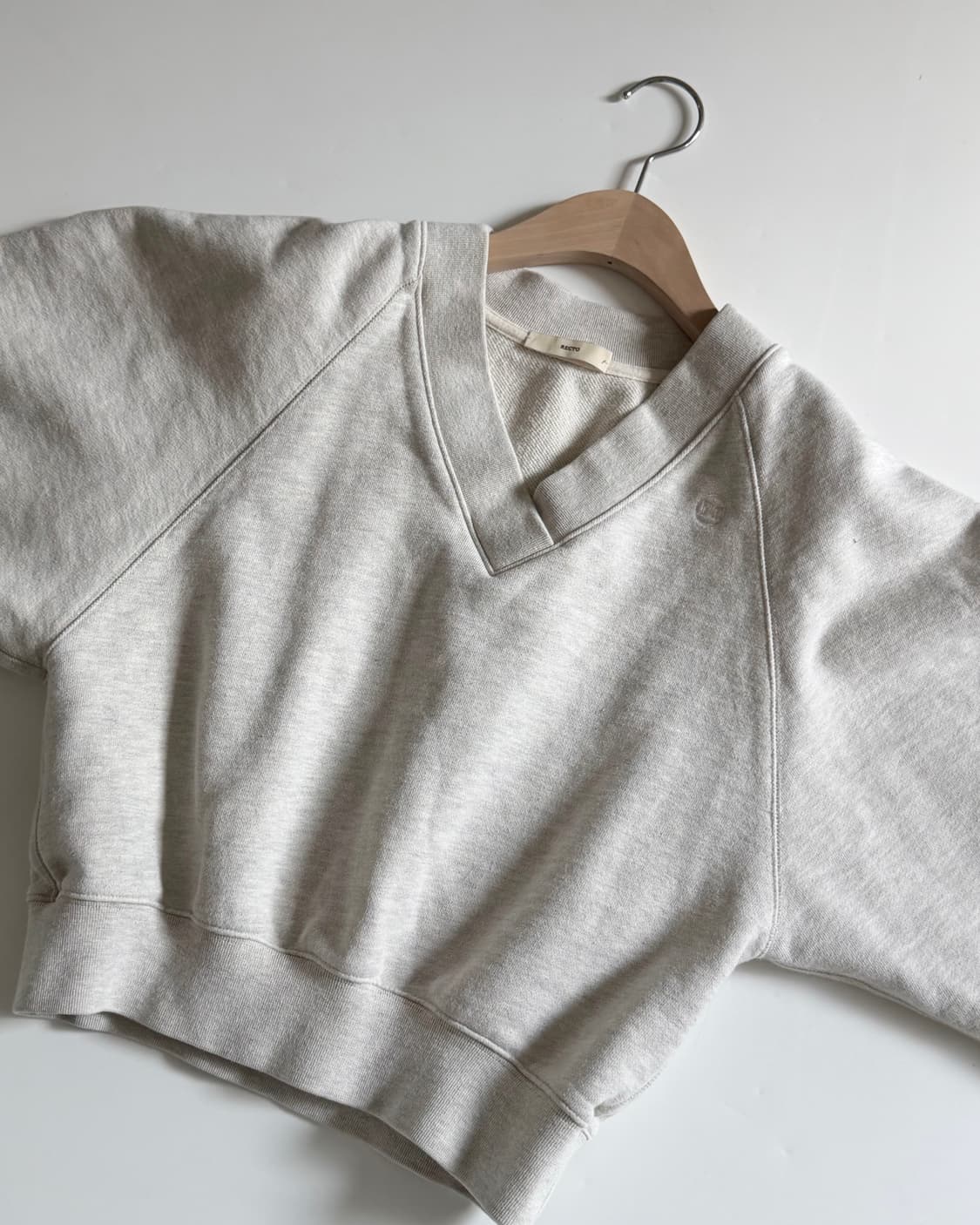 Recto 렉토 브이넥 크롭 맨투맨 상품이미지4