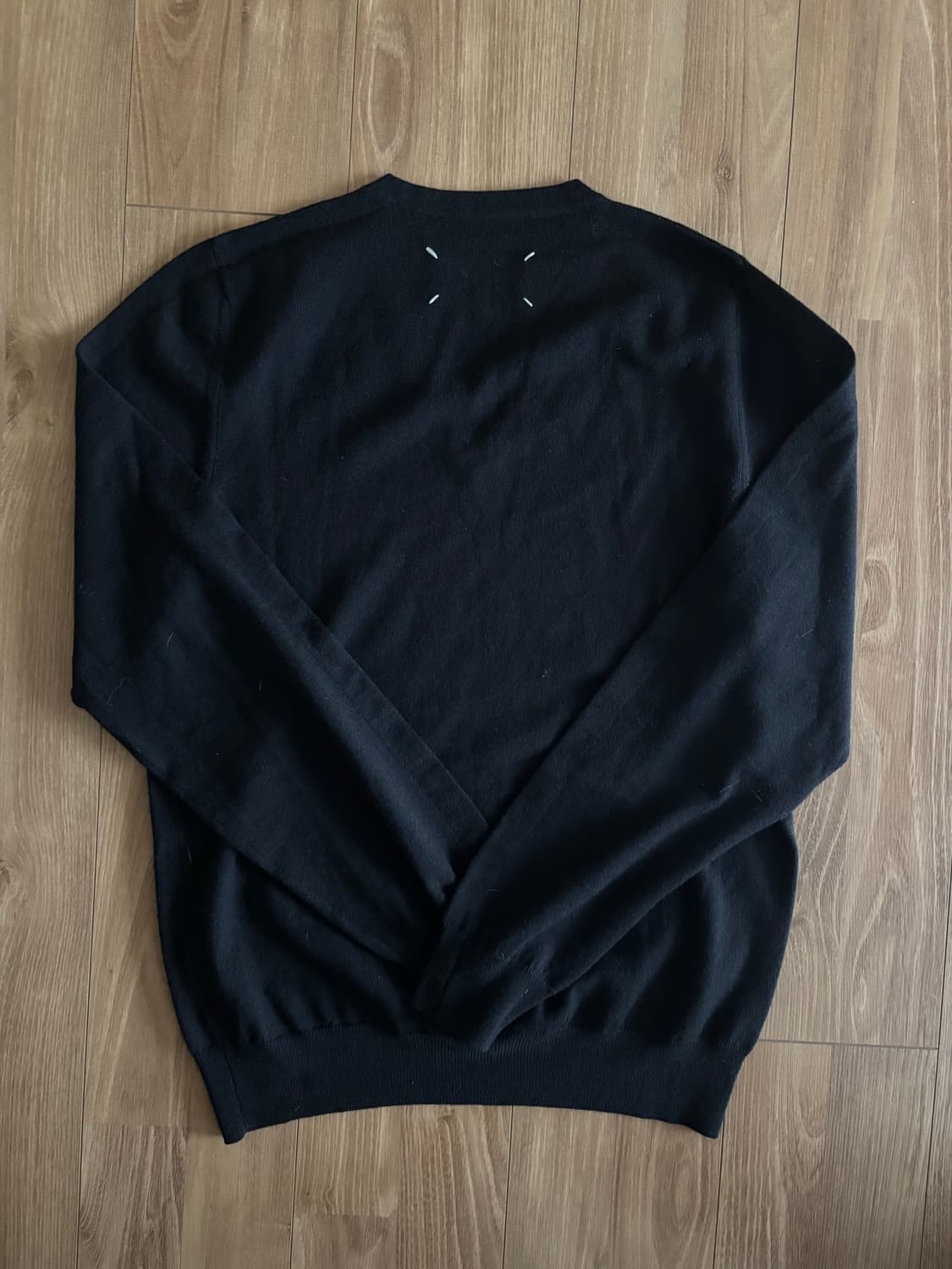 메종 마르지엘라 브이넥 니트 판매합니다 상품이미지2