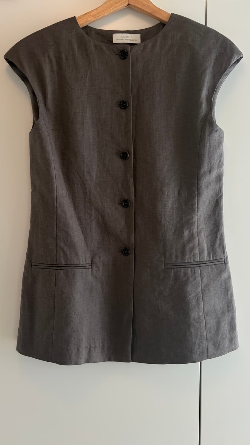 아모멘토26SS Linen Curved Vest, Khaki바로배송 상품이미지6