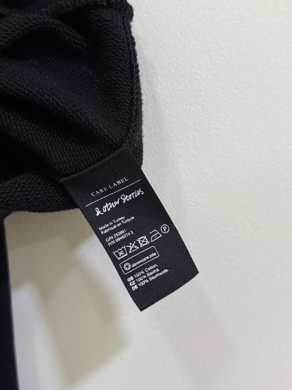 앤아더스토리즈 블랙 맨투맨 정품 상품이미지5