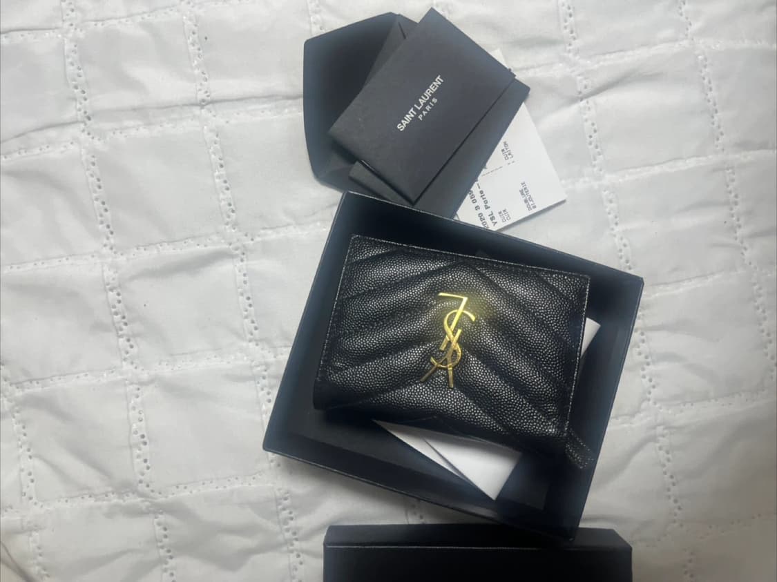 풀박스 정품 새상품급 생로랑 마틀라세 지갑 블랙 금장 상품이미지5