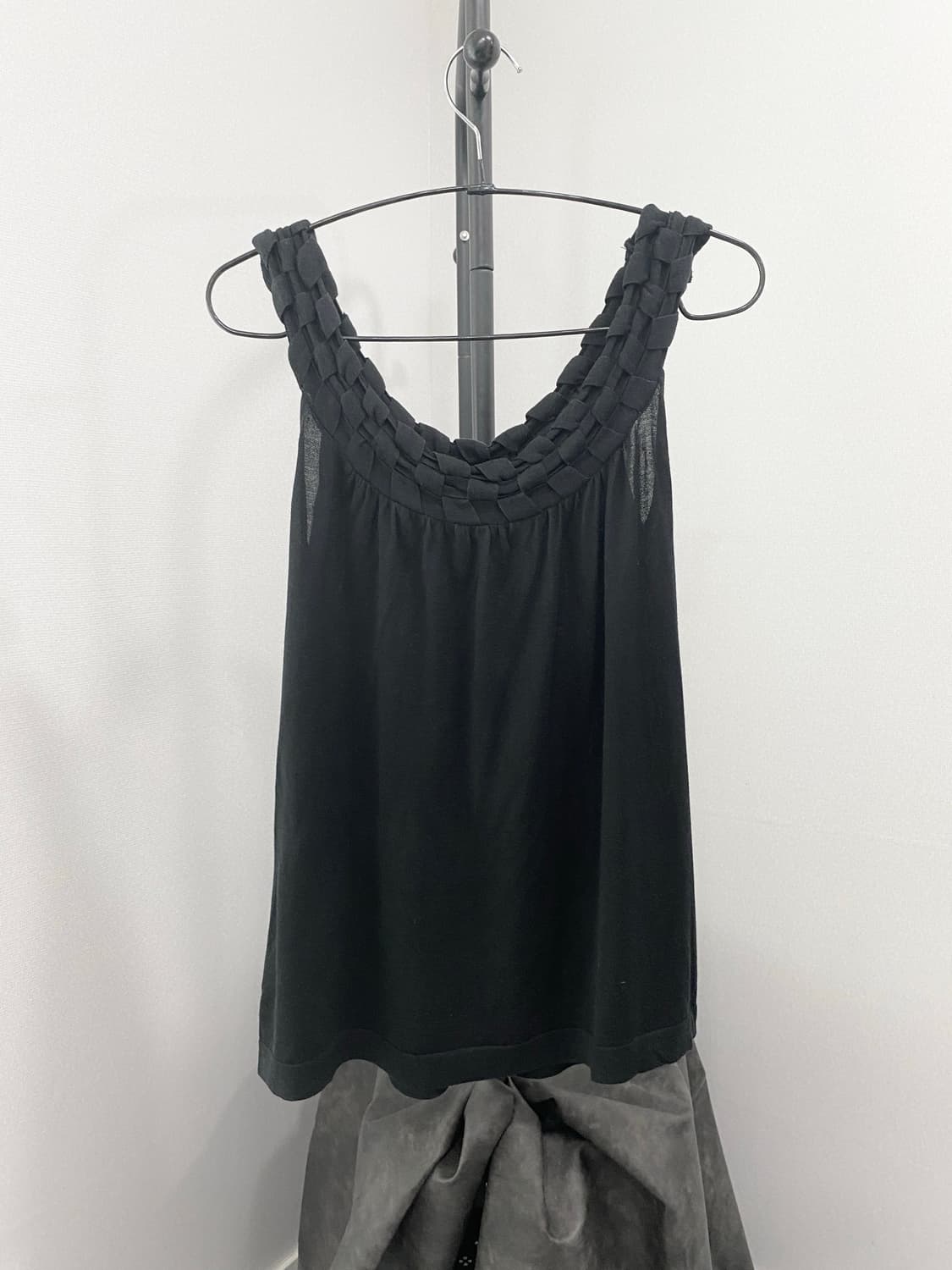 Braided Weave Neckline Black Tank Top 상품이미지1
