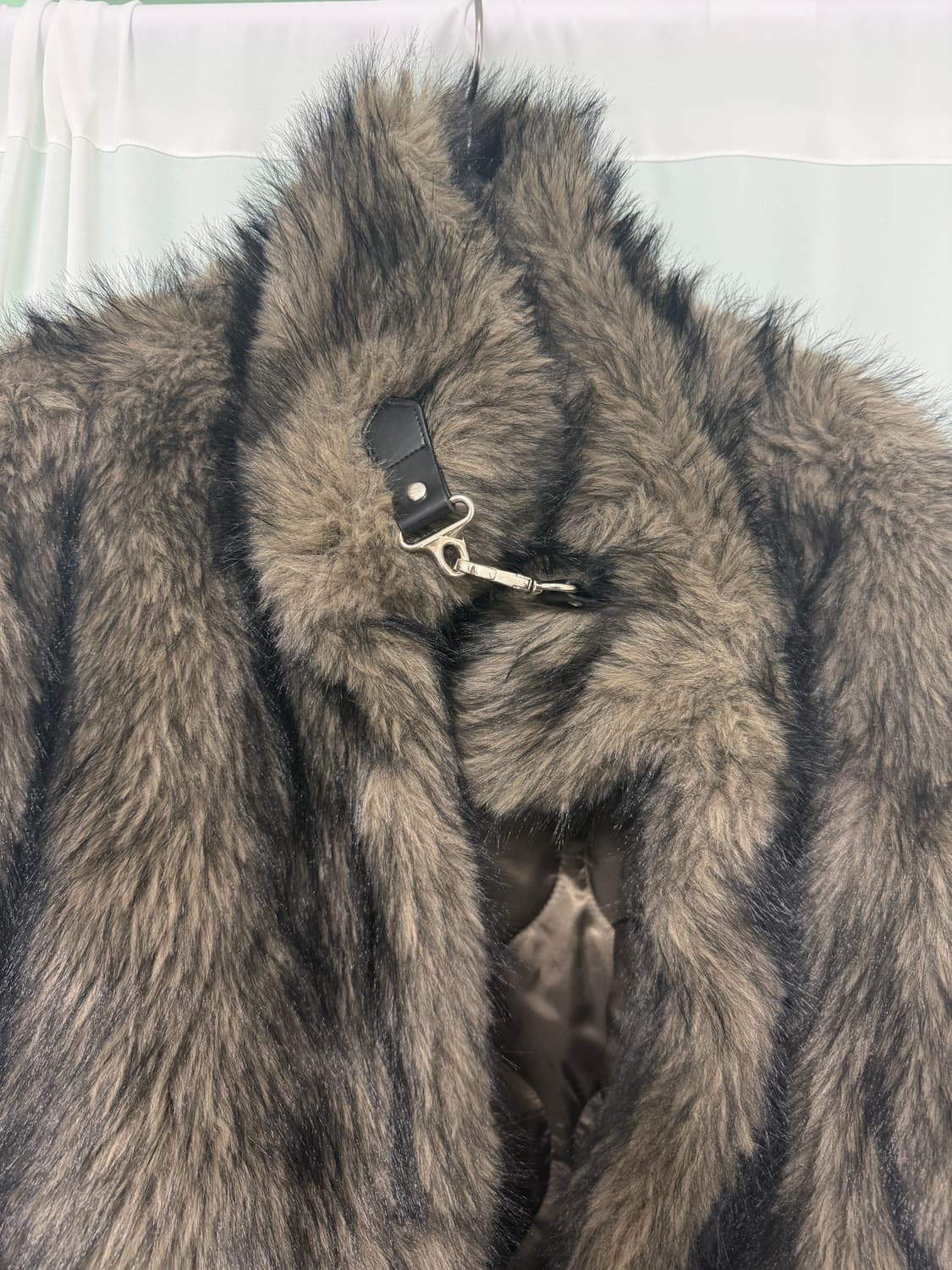 밀로우먼 버클 롱 헤어 퍼자켓 브라운 S 상품이미지4