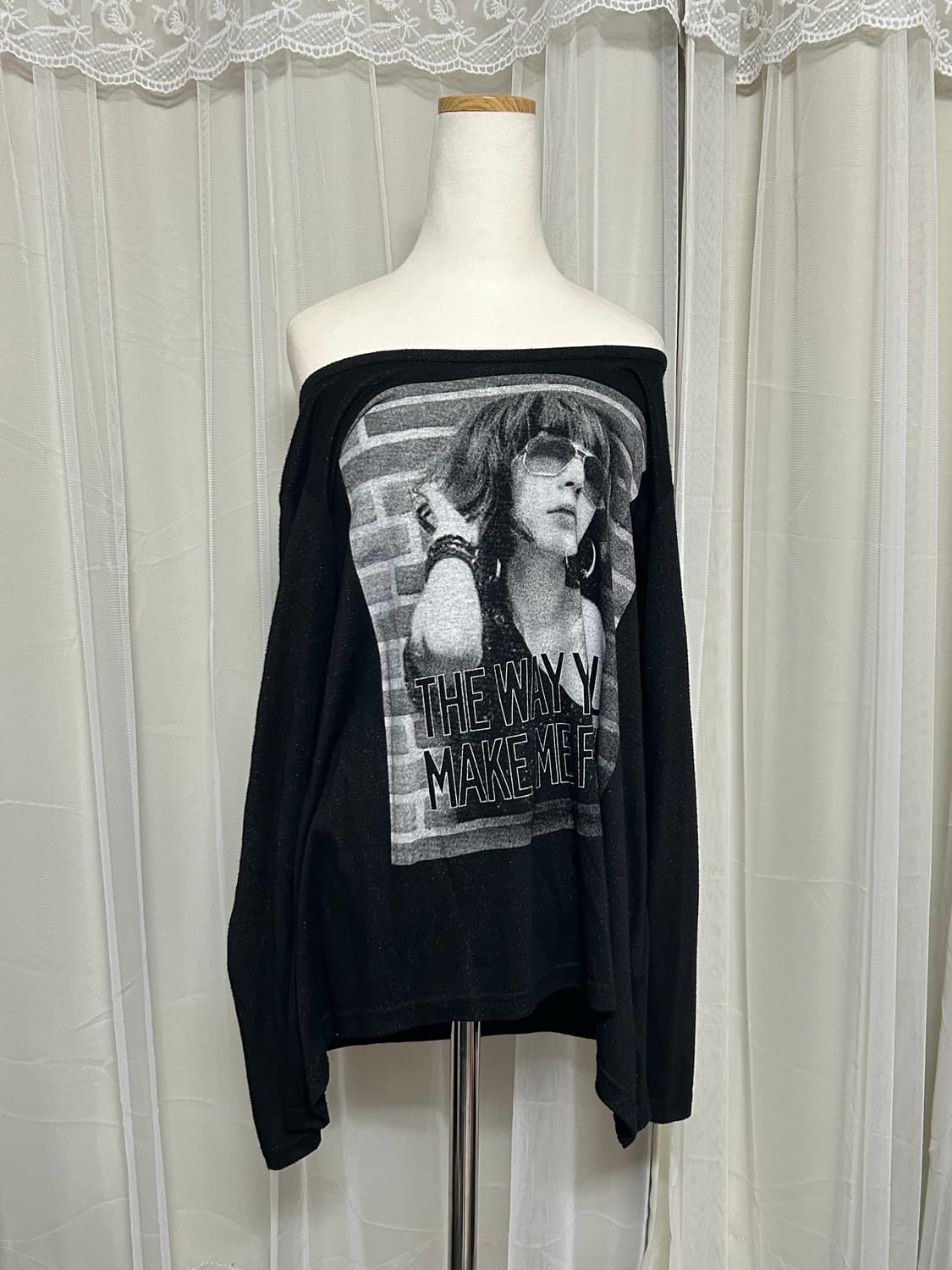 Y2K 글리터 프린팅 오프숄더  상품이미지1