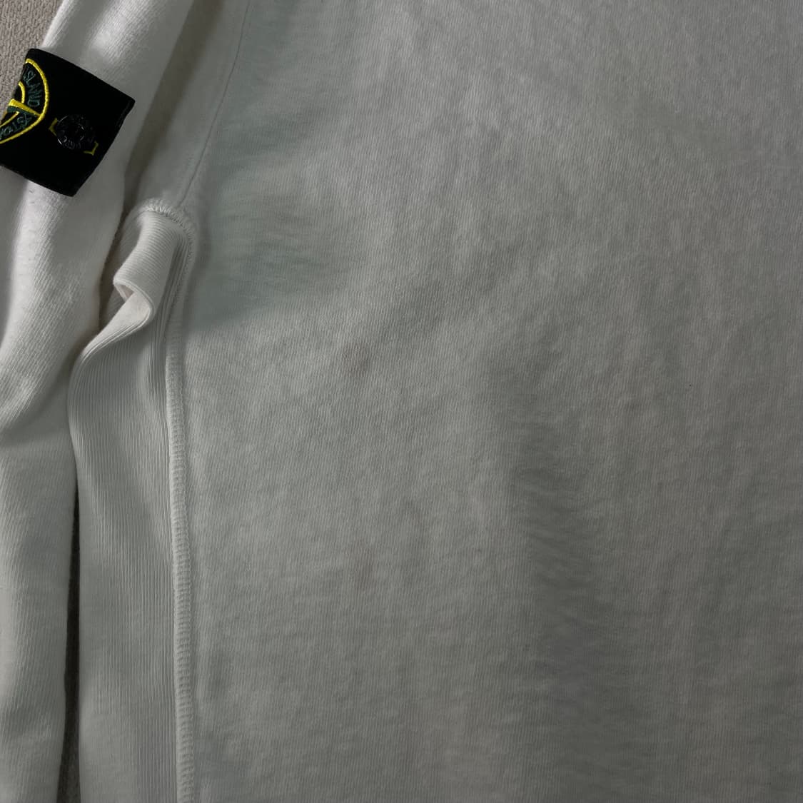 100 스톤아일랜드 20FW 화이트 맨투맨  상품이미지6