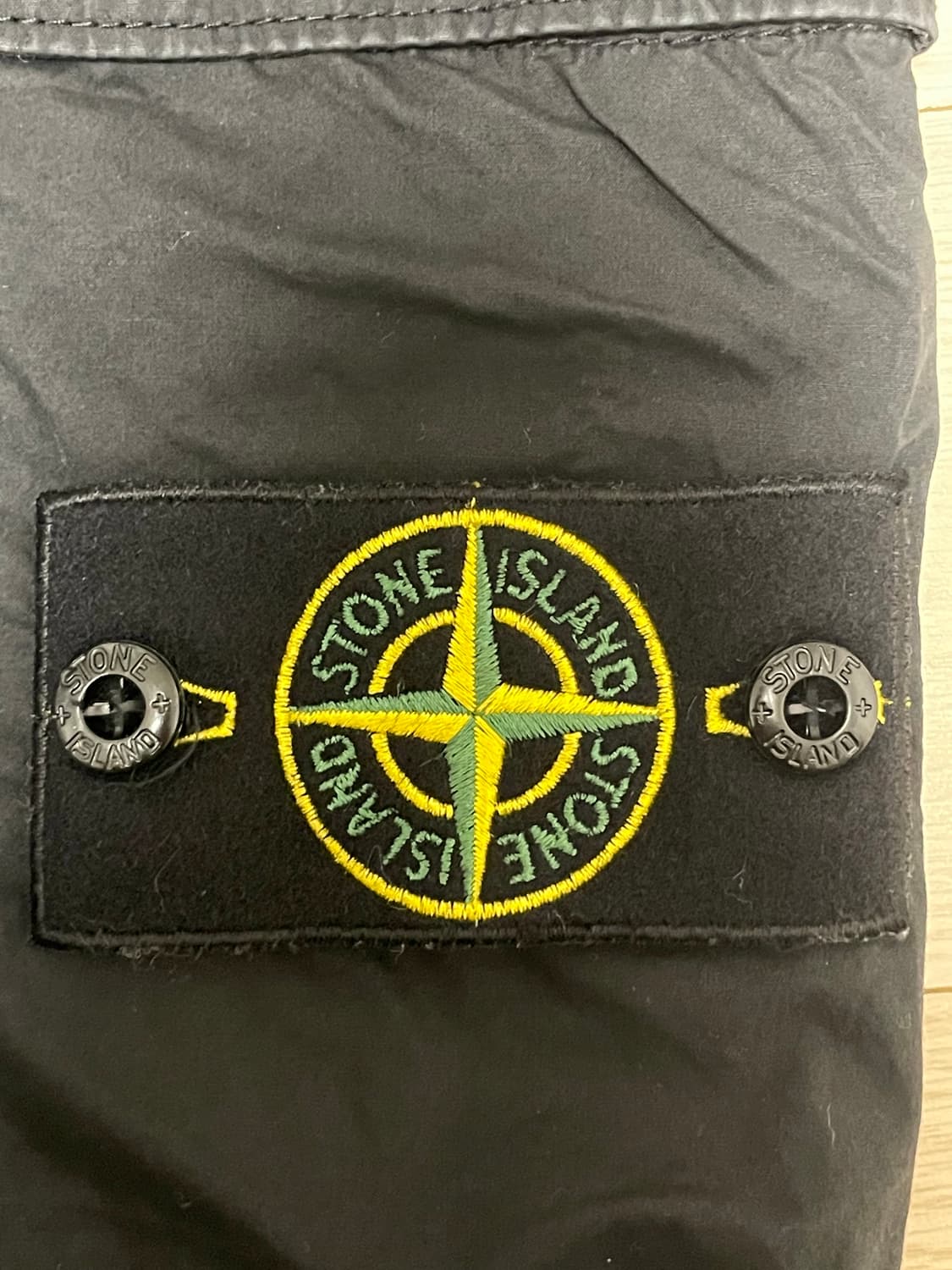 [ 29 ] 23ss 스톤아일랜드 와펜패치 카고팬츠 밴딩 블랙 상품이미지4