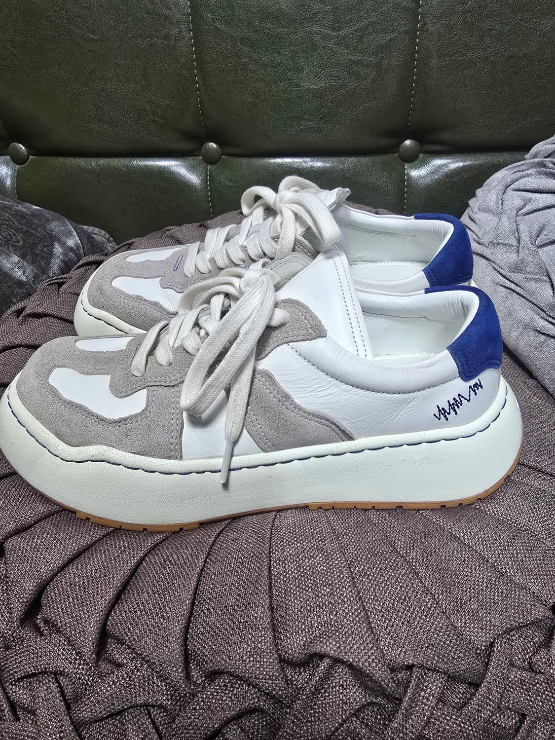 아더에러 로그 바우스 오프 화이트 250~ 상품이미지3