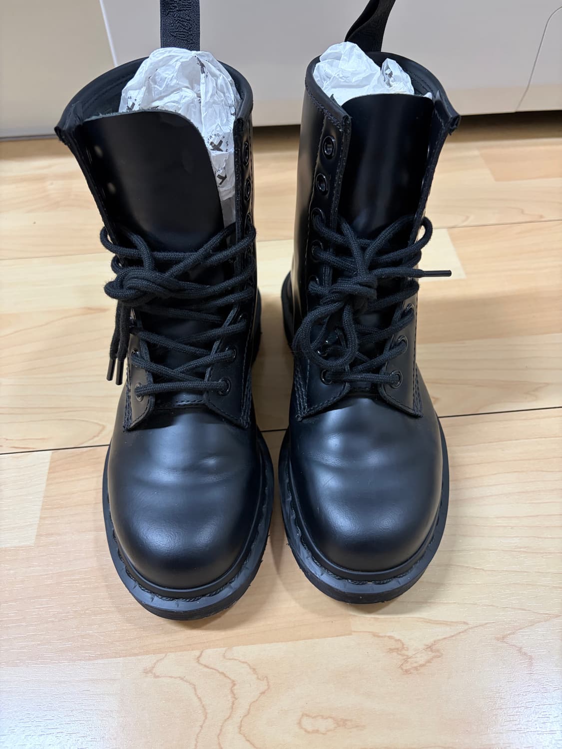 닥터마틴 1460 모노블랙 8홀 UK3(220) 상품이미지1