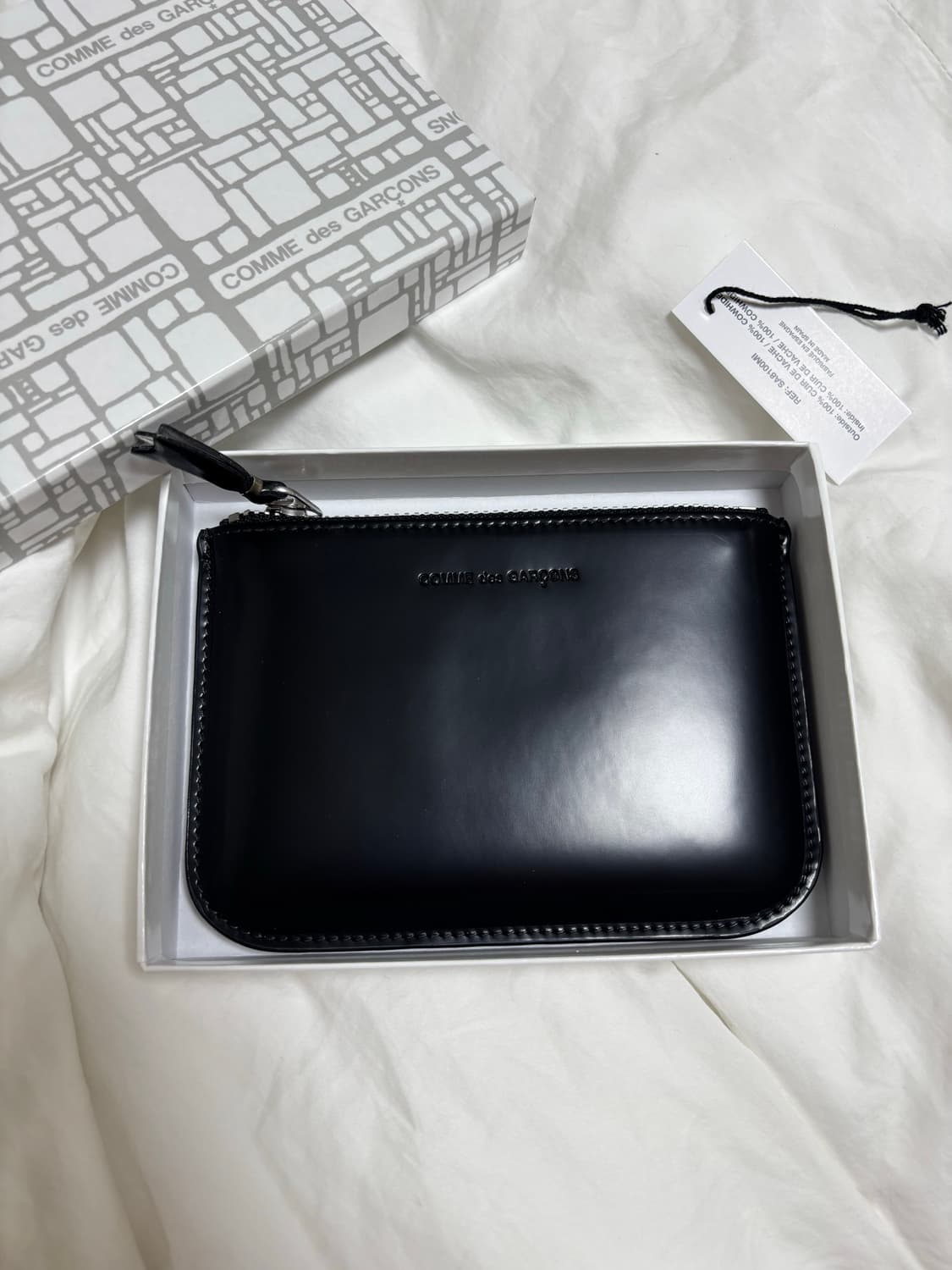 꼼데가르송 지갑 로고 엠보스드 지퍼 지갑 새상품 상품이미지1