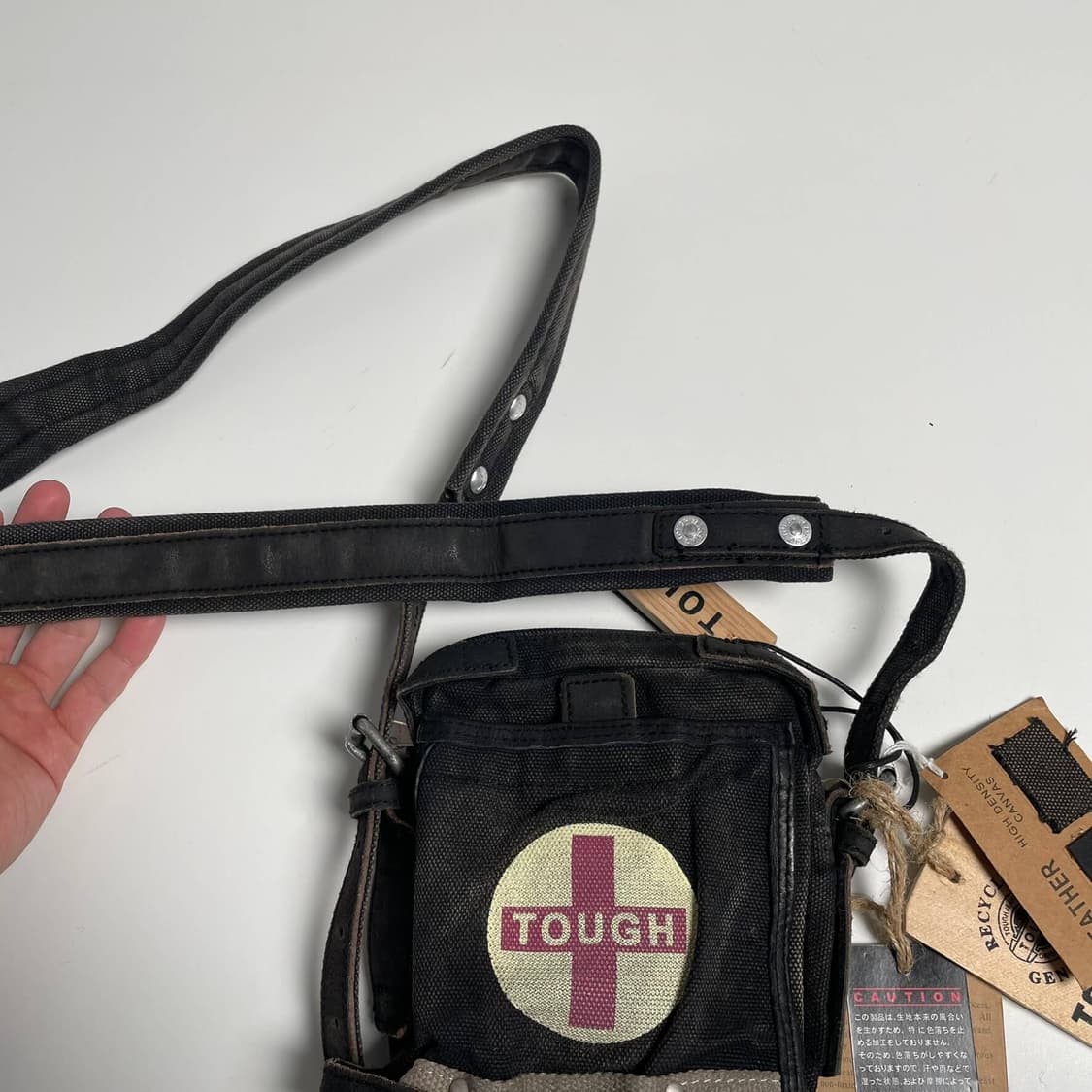 Tough jeansmith 십자가 페인트 미니백 상품이미지4