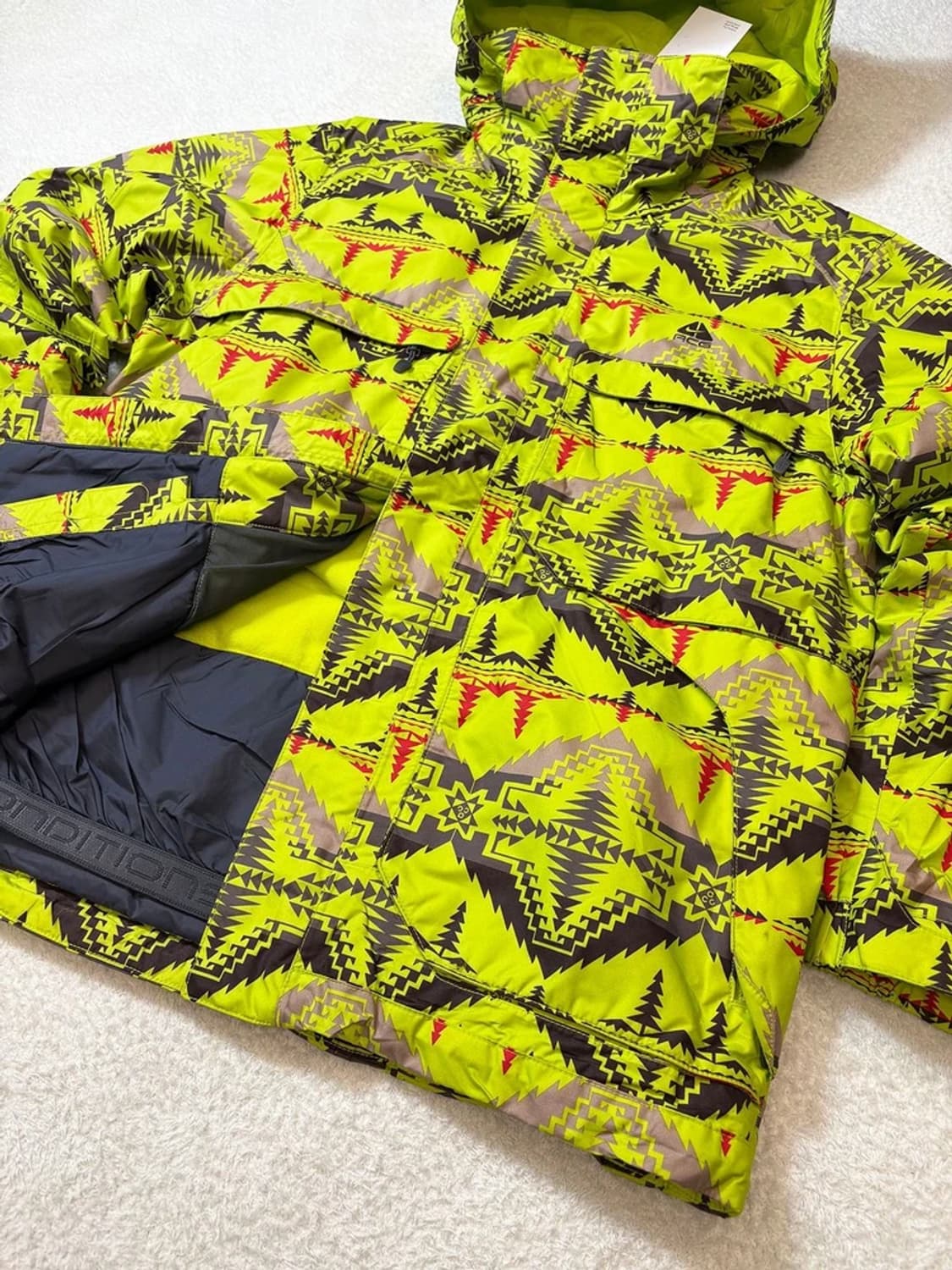 나이키 ACG 00's 패턴 푸퍼 자켓 PN6076 상품이미지4