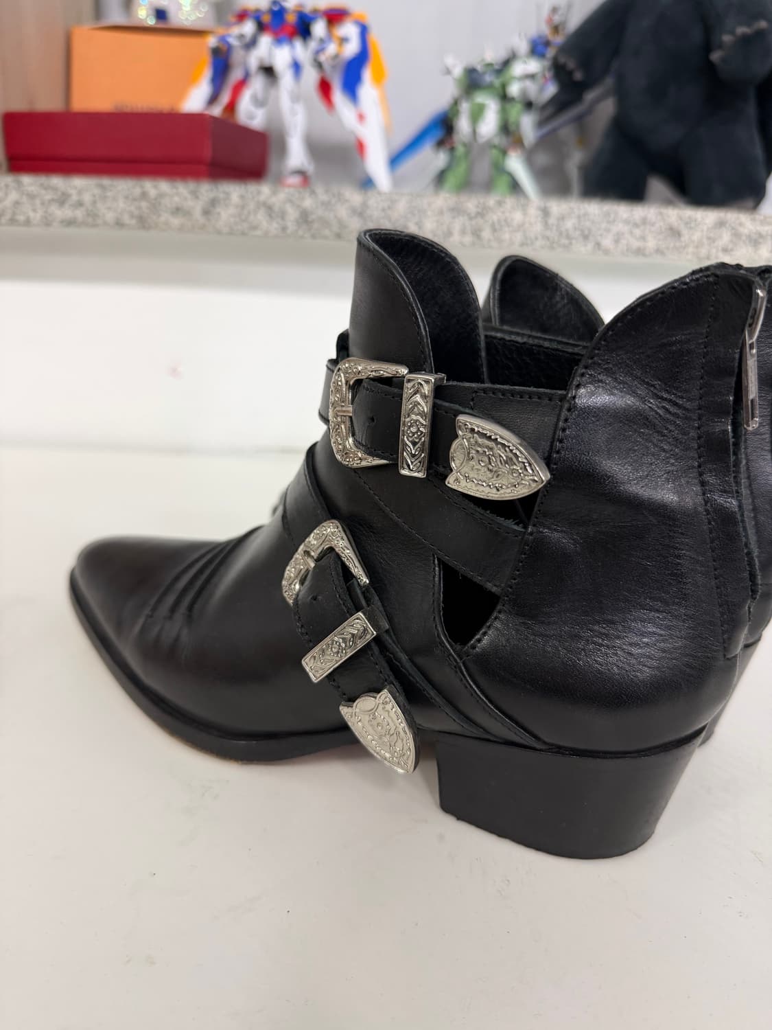 정품) 더쿠플스 한섬 여성 가죽 버클 장식 앵클 부츠 37 상품이미지6