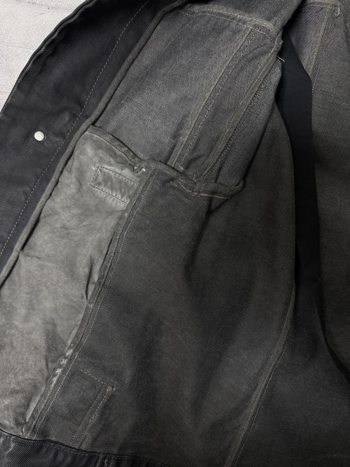 릭오웬스 왁스 코팅 슬레이브 데님 자켓 상품이미지6