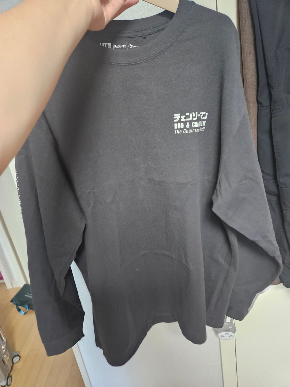 유니클로 체인소맨 긴팔티셔츠 상품이미지3