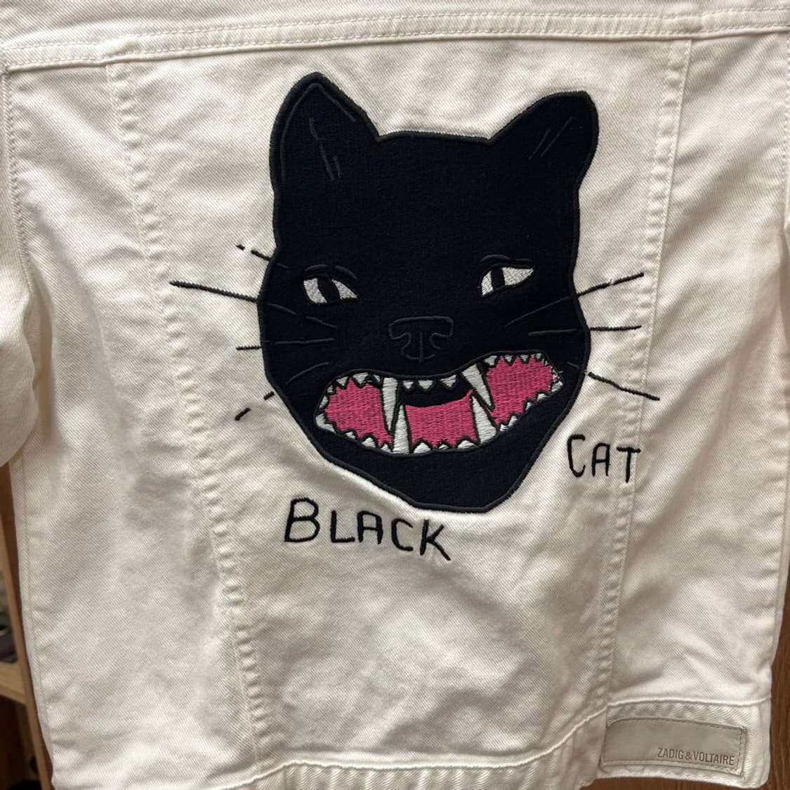 쟈딕 앤 볼테르 데님 자켓 백 애니멀 자수 커프 스터드 디테일 화이트 상품이미지6