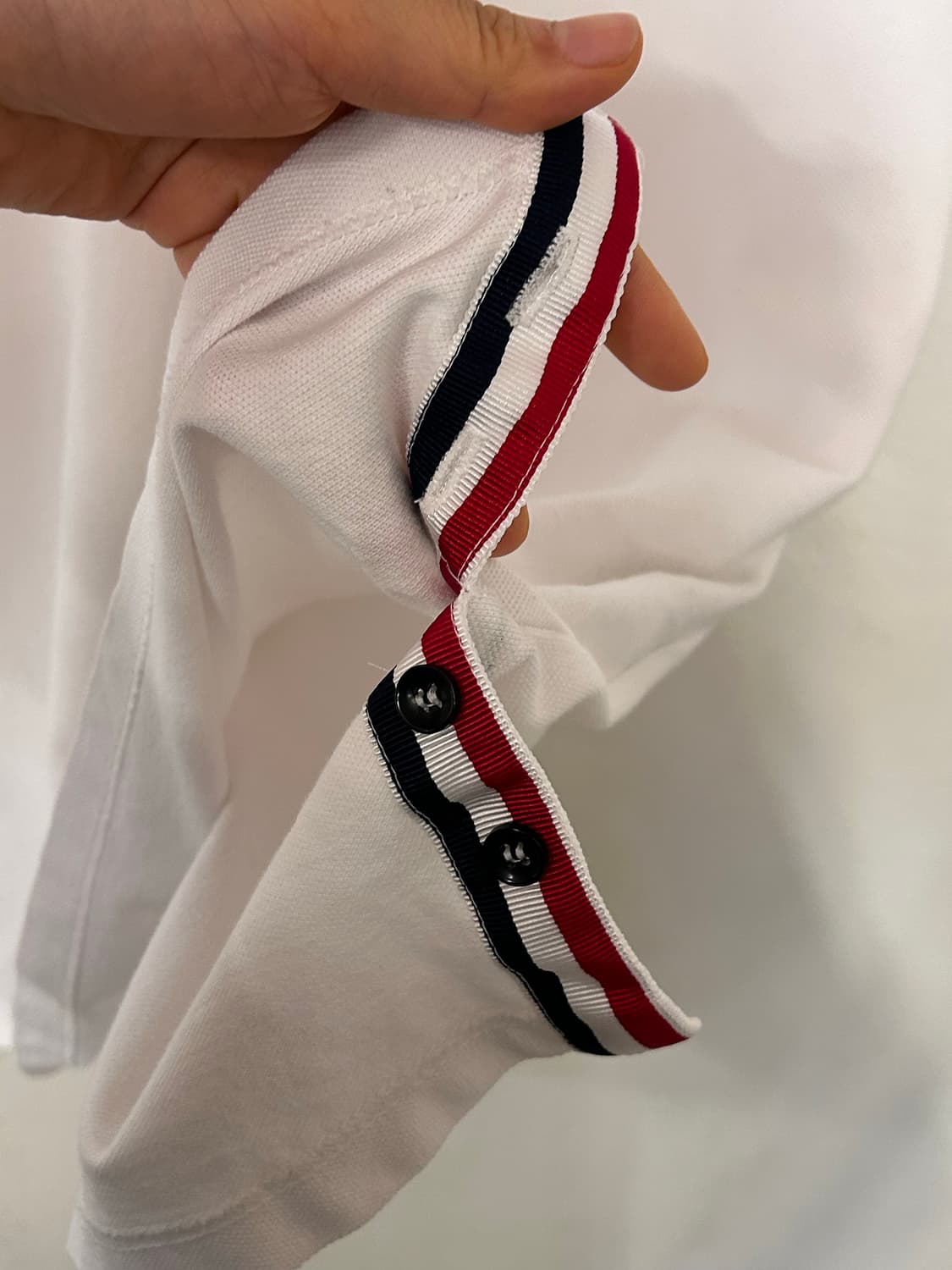 톰브라운 화이트 반팔 카라티 사이즈 4 상품이미지4