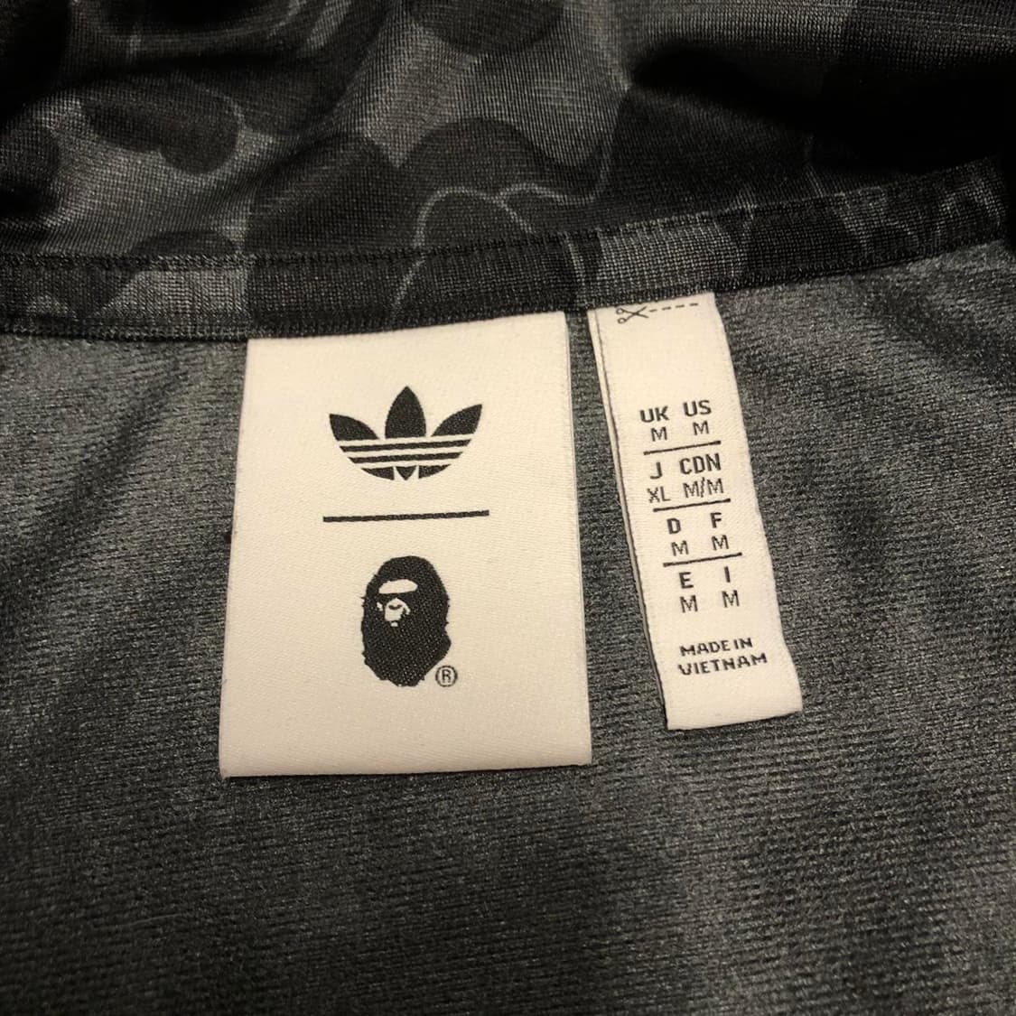 [M] 아디다스 x 베이프 올오버 프린트 트랙 탑 져지 블랙 상품이미지7