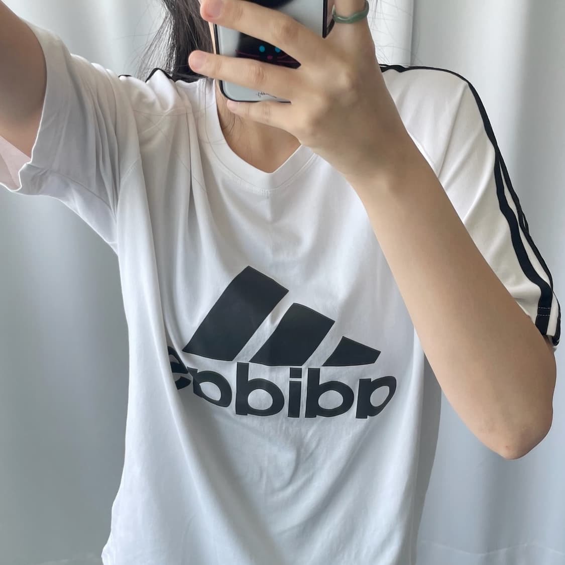 아디다스 루즈핏 빅로고 화이트 하프티셔츠  상품이미지3