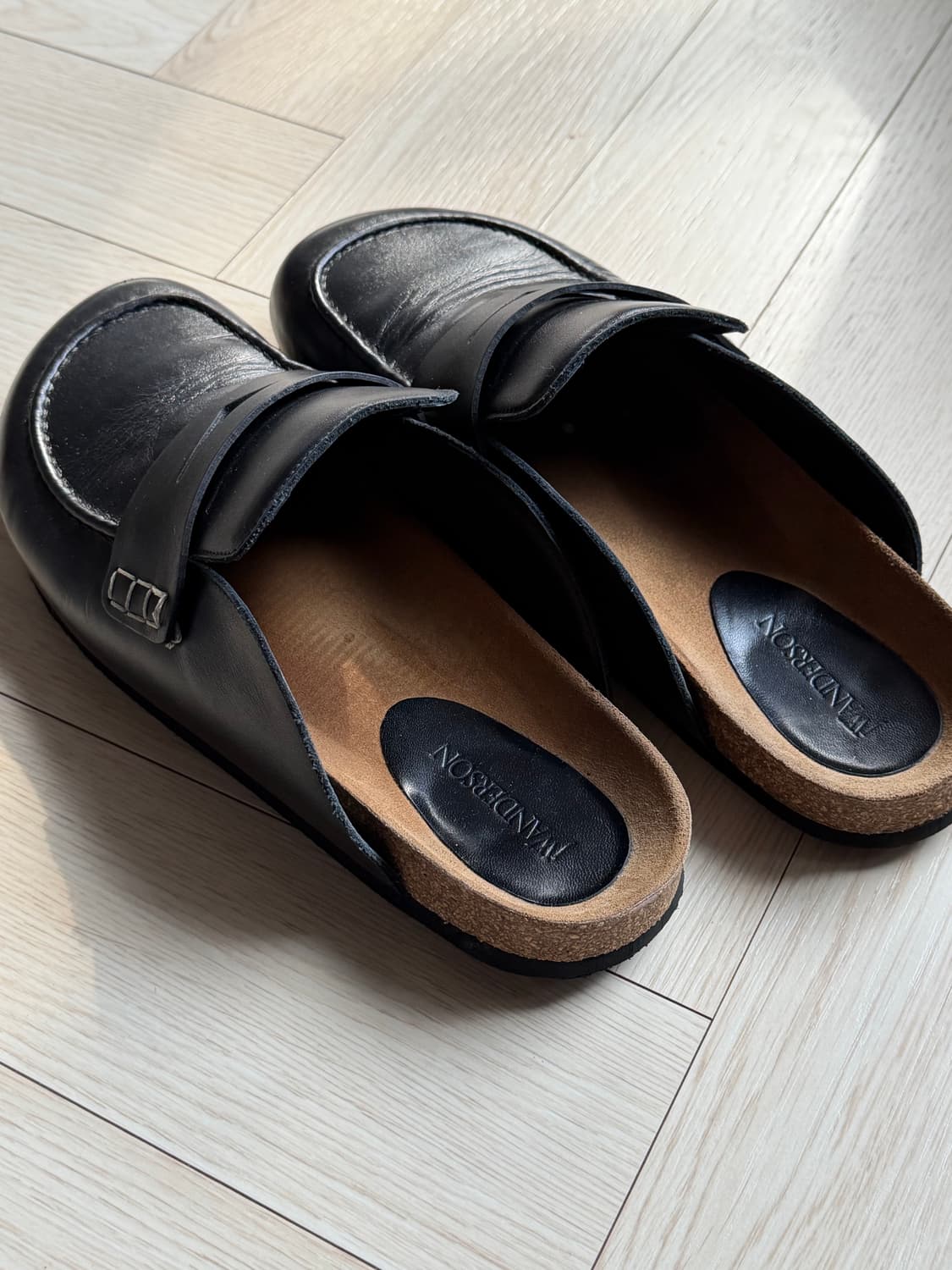 JW앤더슨 블랙 레더 뮬 로퍼 상품이미지4